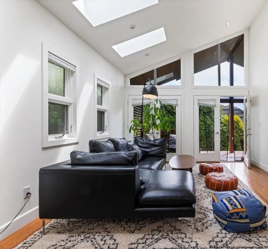 13044 14 Avenue