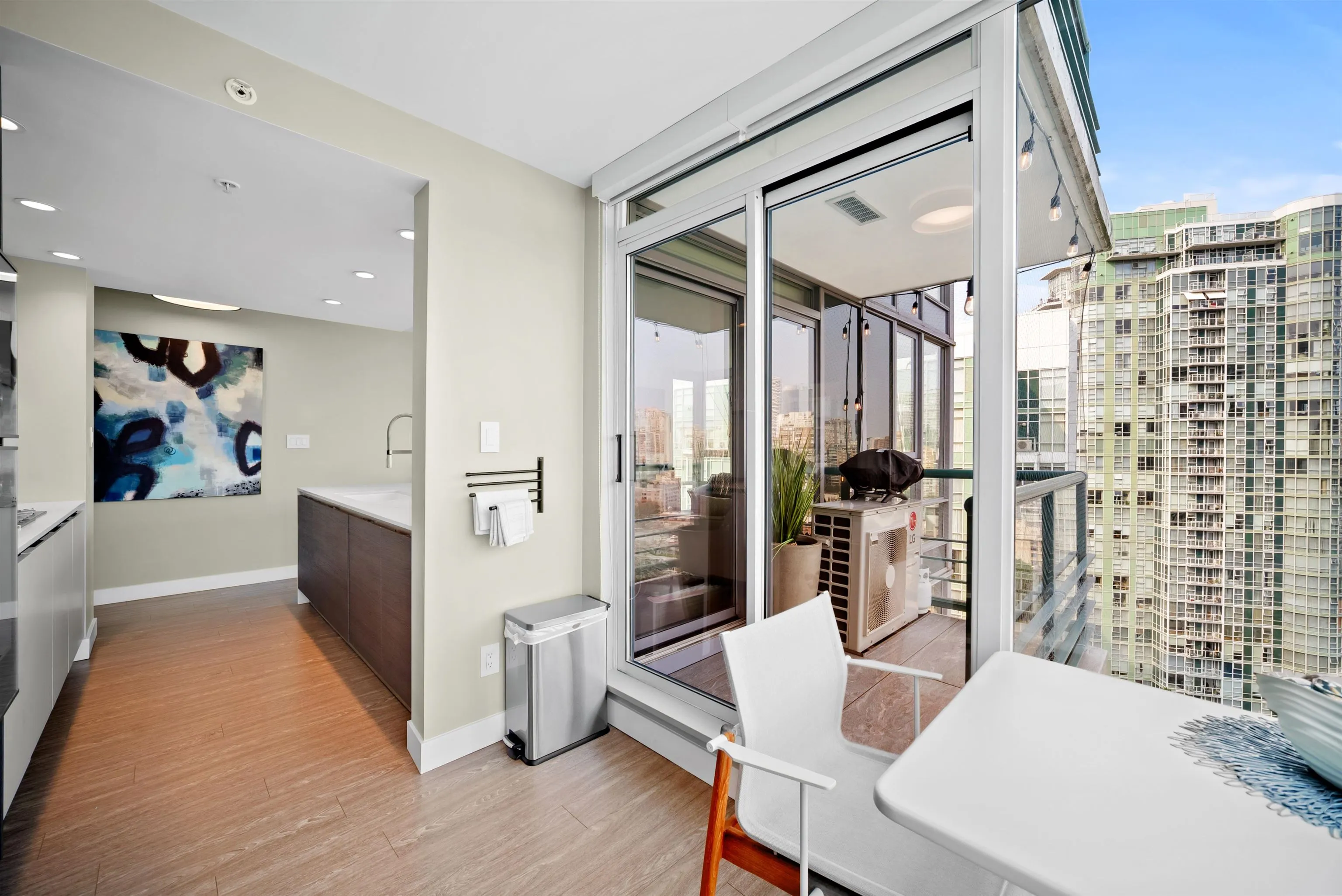 2606 1067 Marinaside Crescent