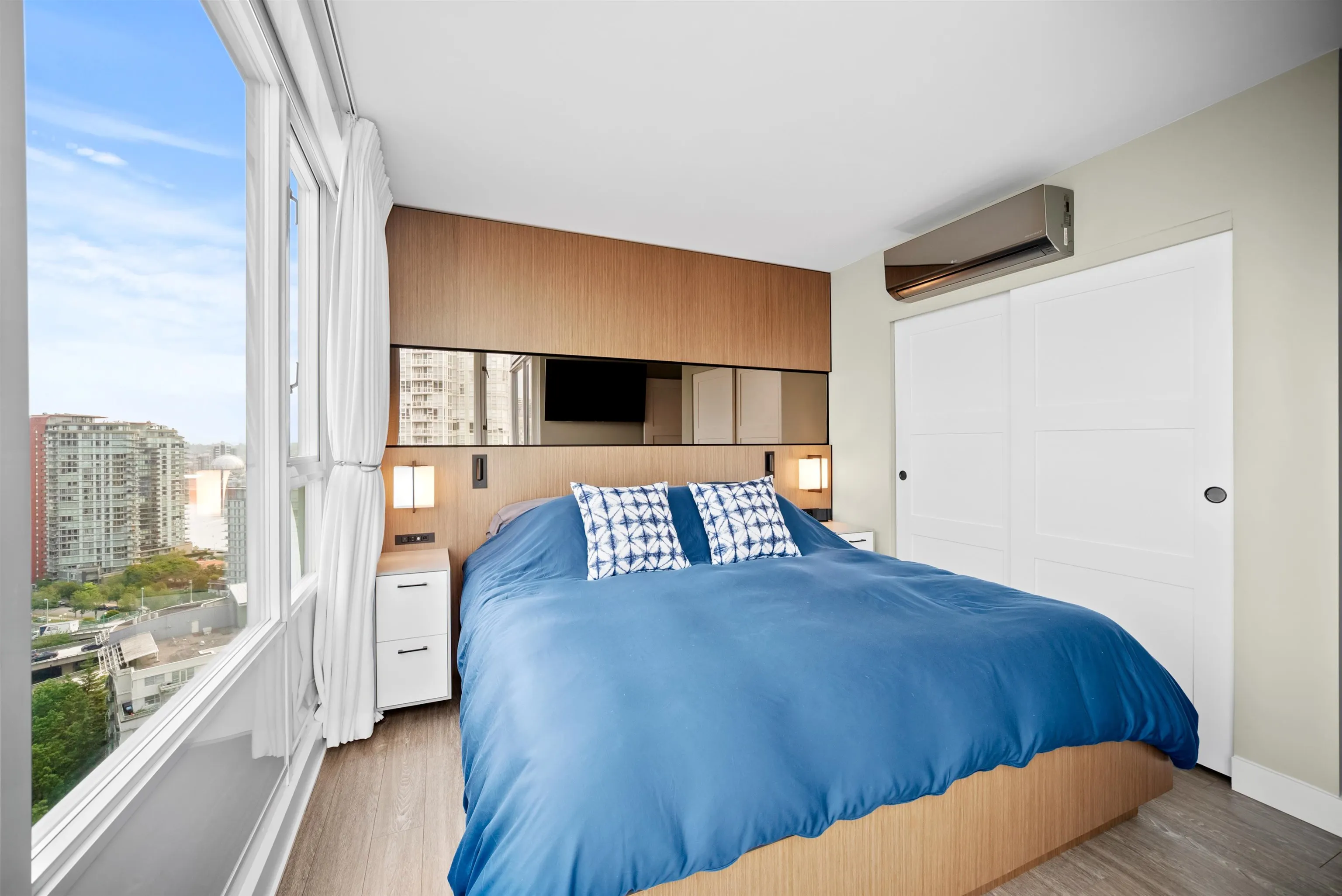 2606 1067 Marinaside Crescent