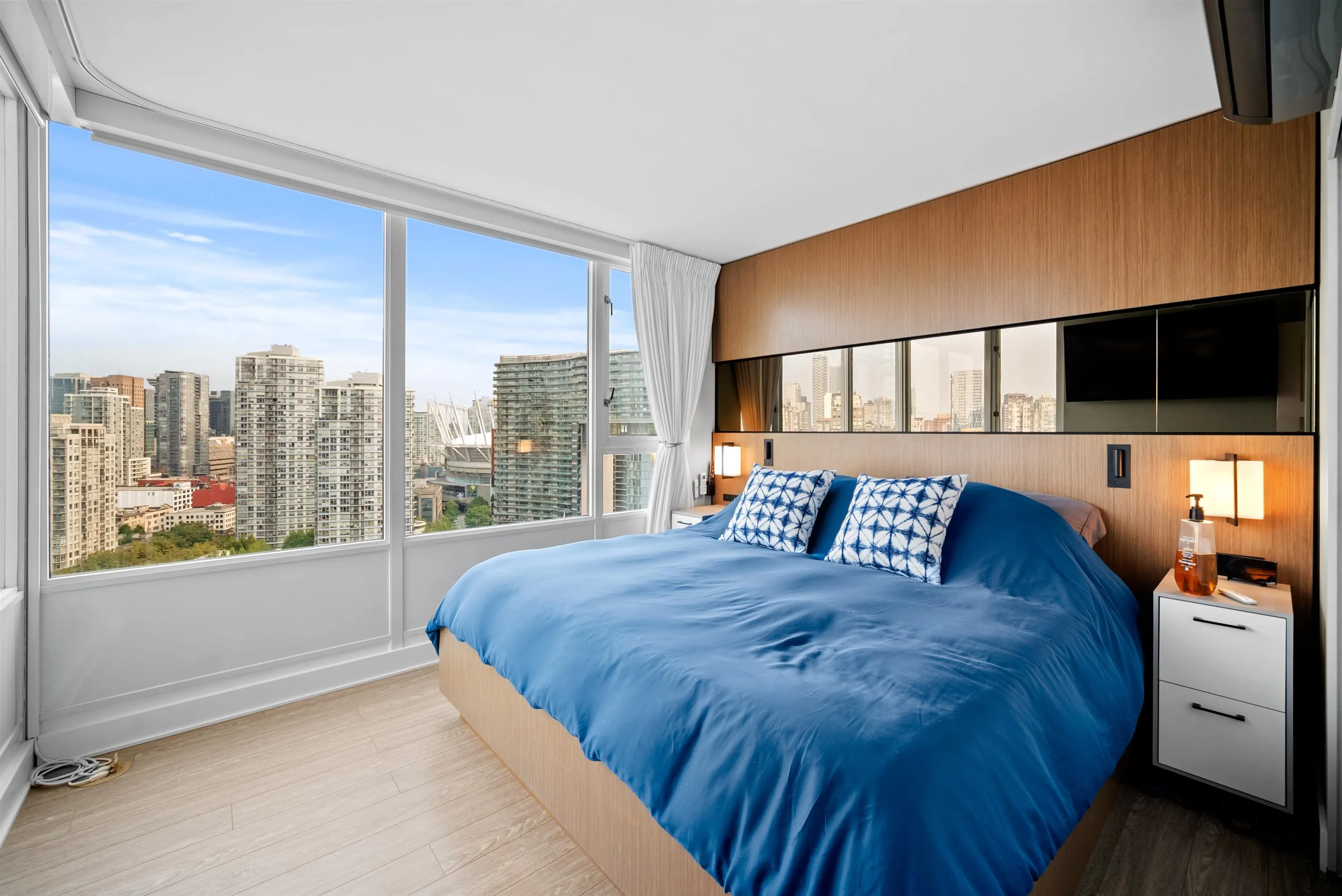 2606 1067 Marinaside Crescent