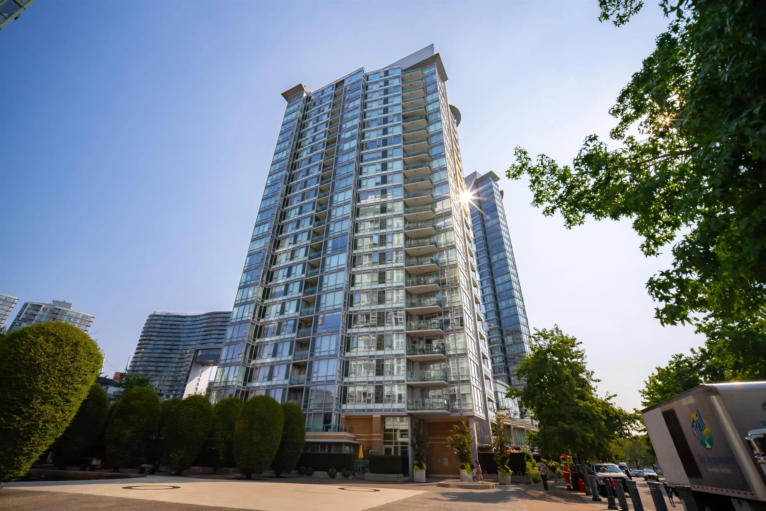 2606 1067 Marinaside Crescent