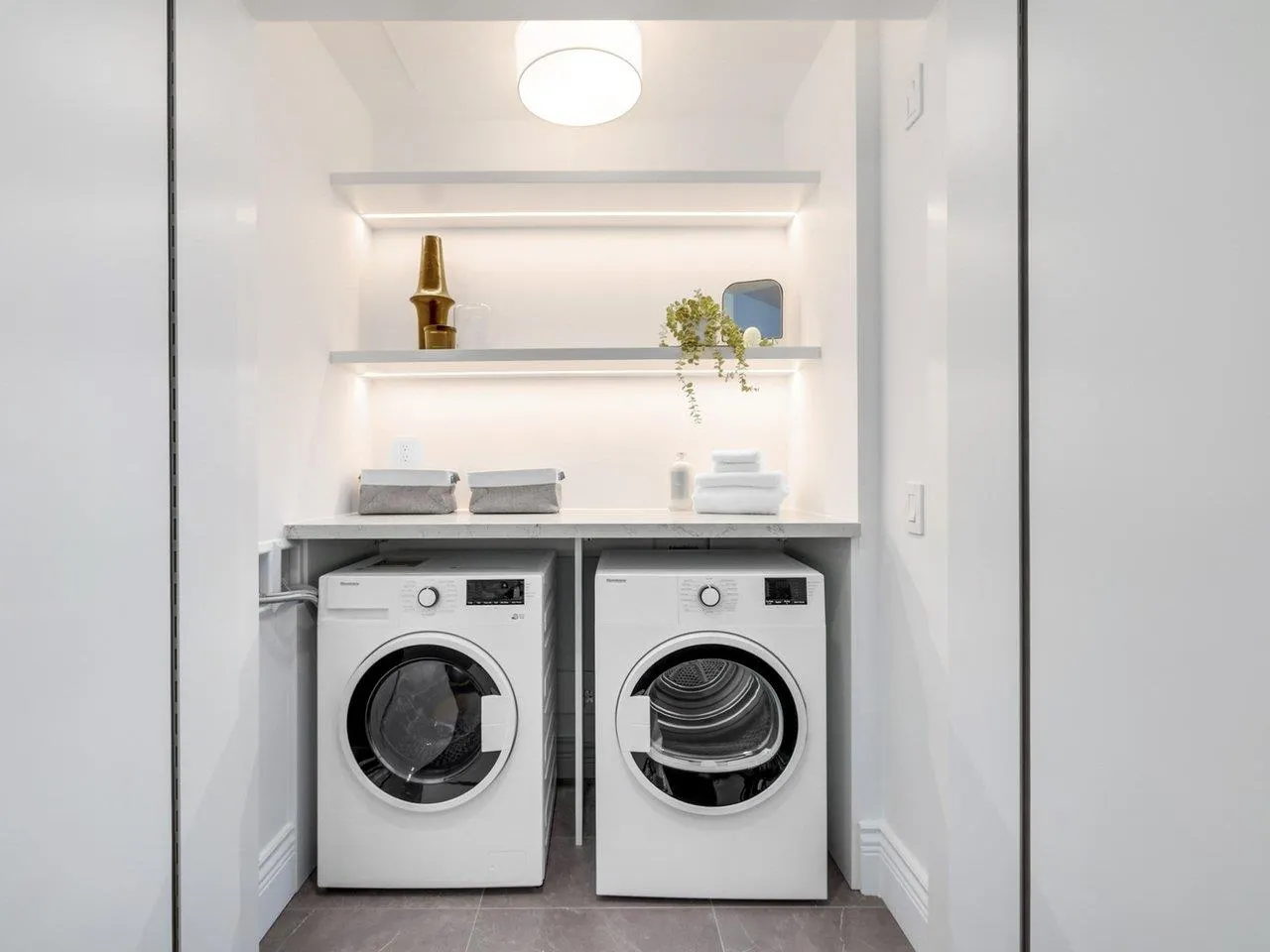 213 2096 W 47th Avenue