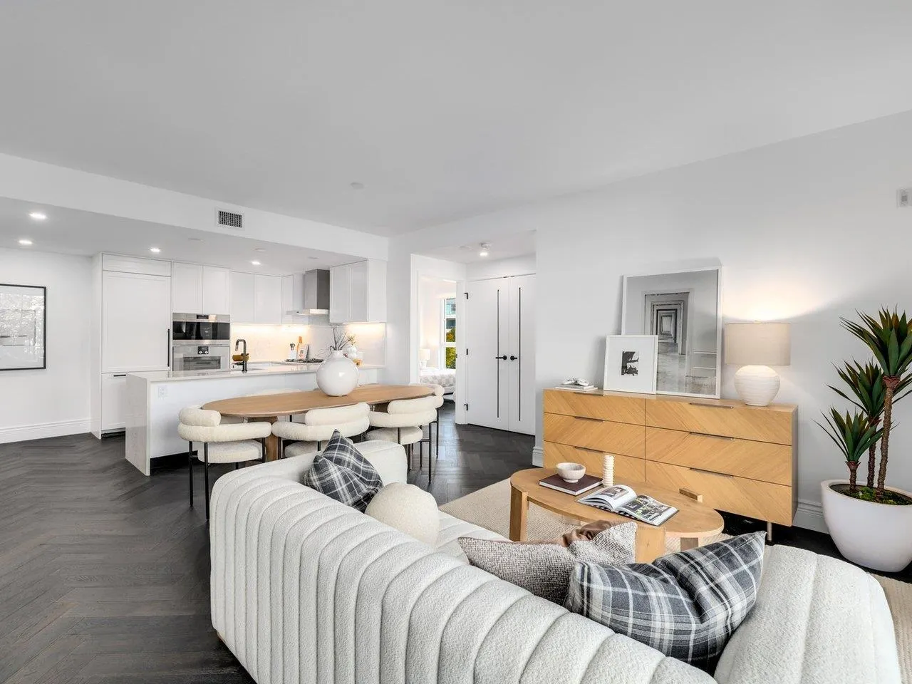 213 2096 W 47th Avenue