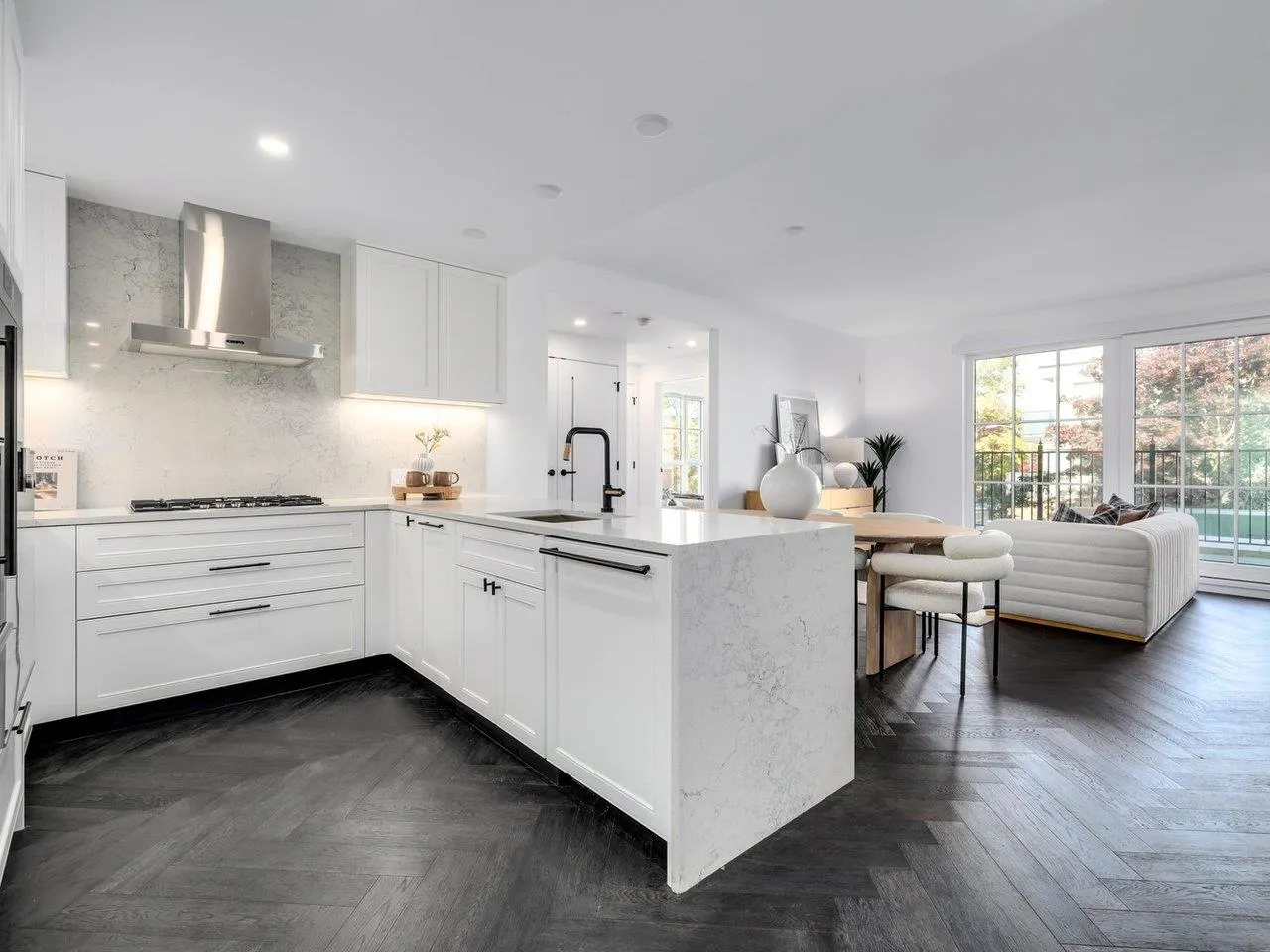 213 2096 W 47th Avenue