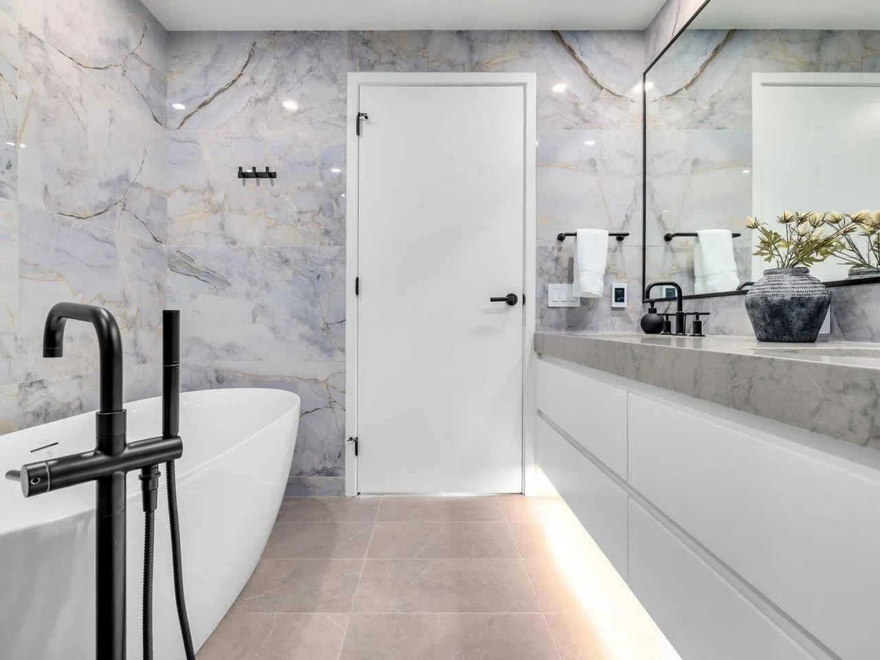 213 2096 W 47th Avenue