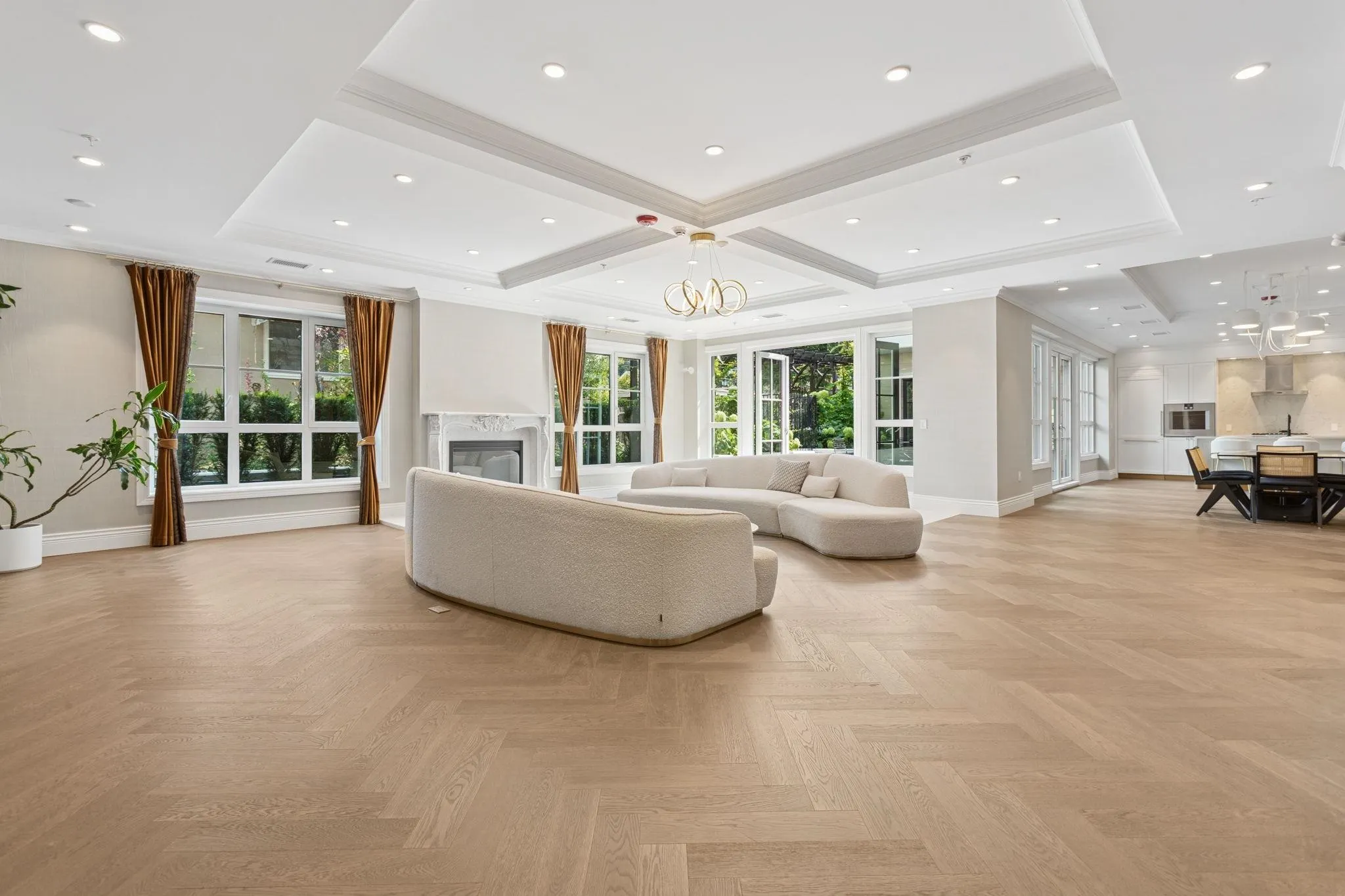 213 2096 W 47th Avenue