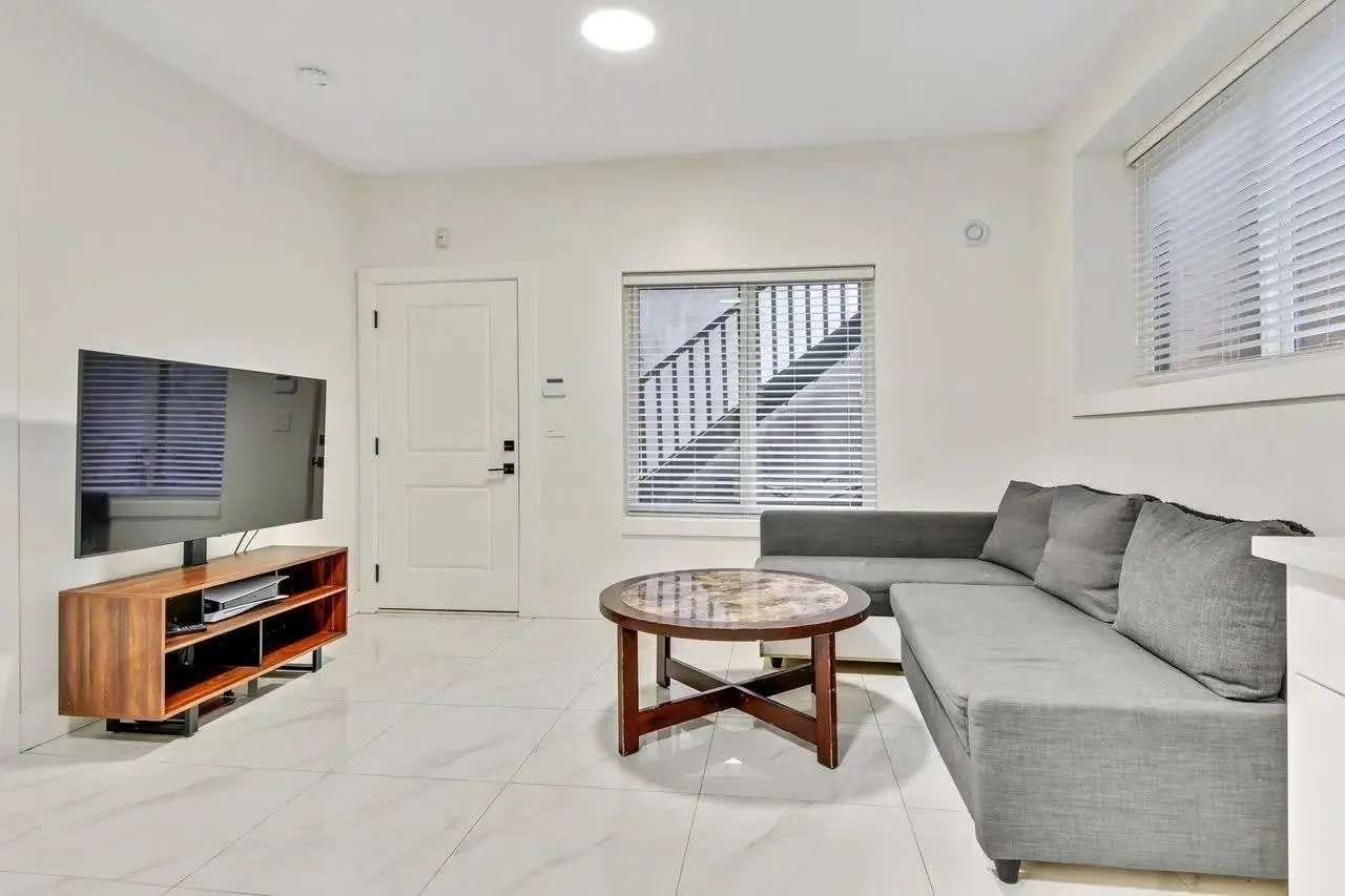 18047 63b Avenue