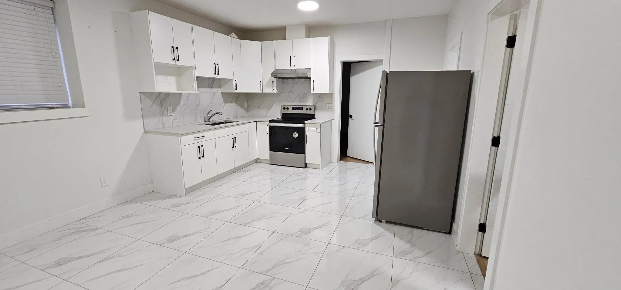 18047 63b Avenue