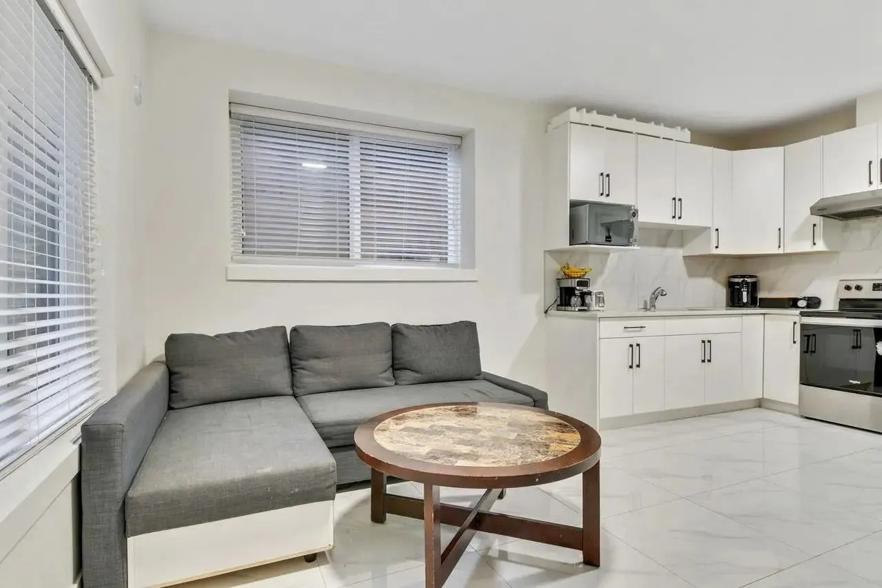 18047 63b Avenue