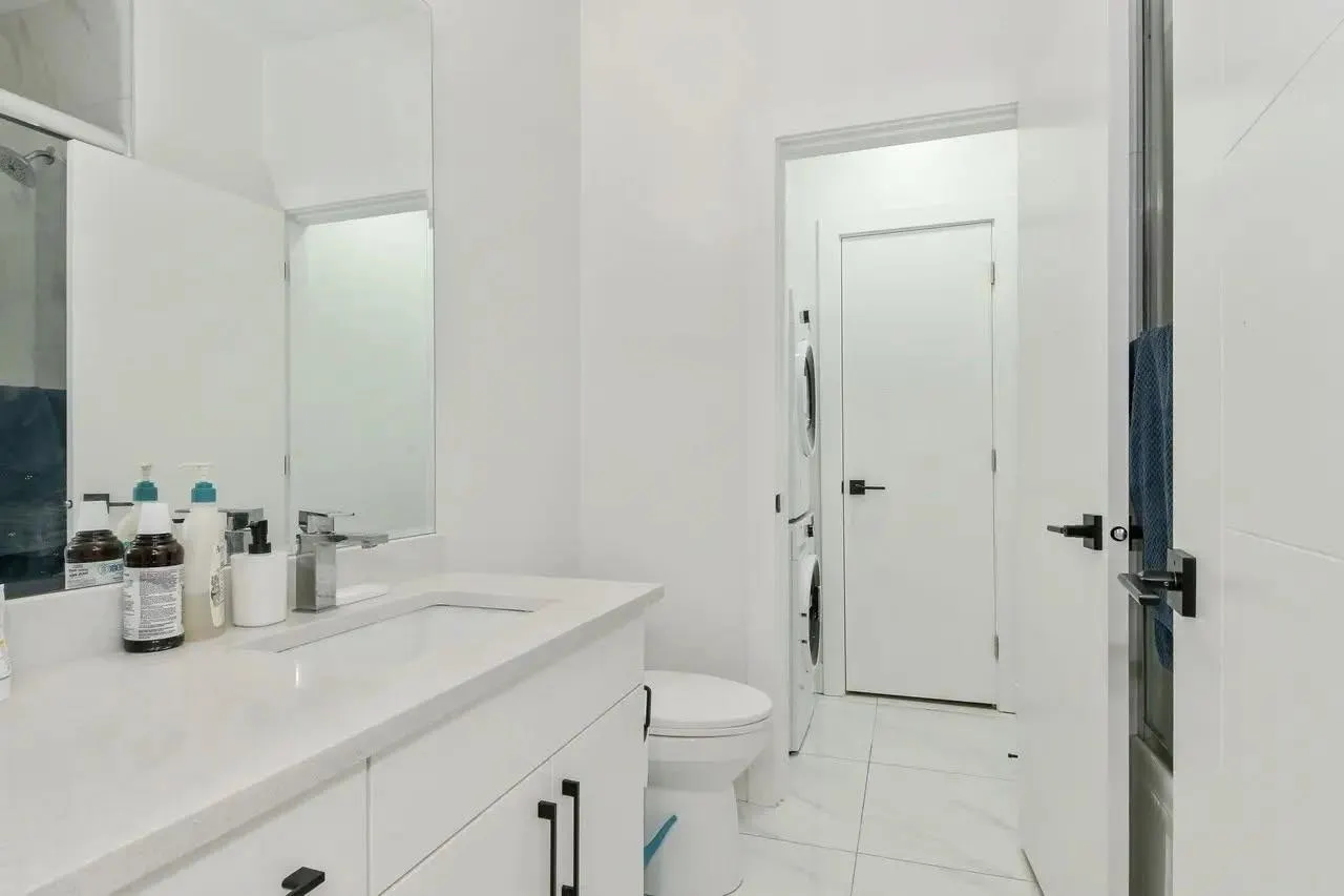 18047 63b Avenue