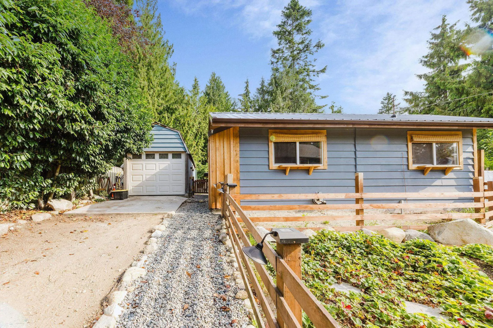 7838 Redrooffs Road