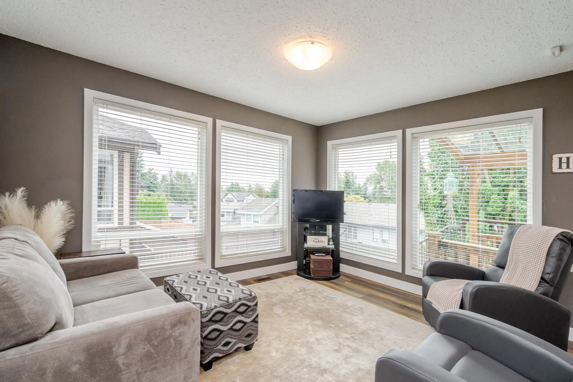 31552 Sunnyside Crescent