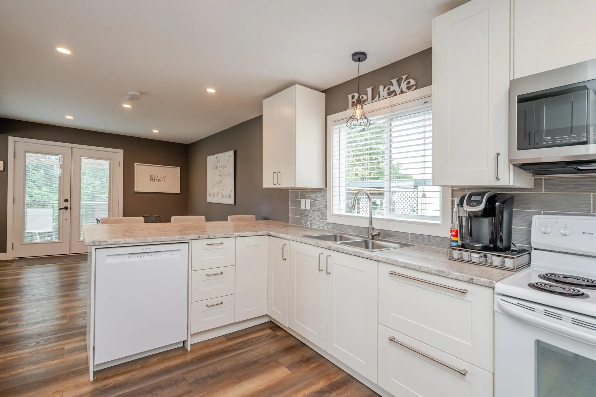 31552 Sunnyside Crescent