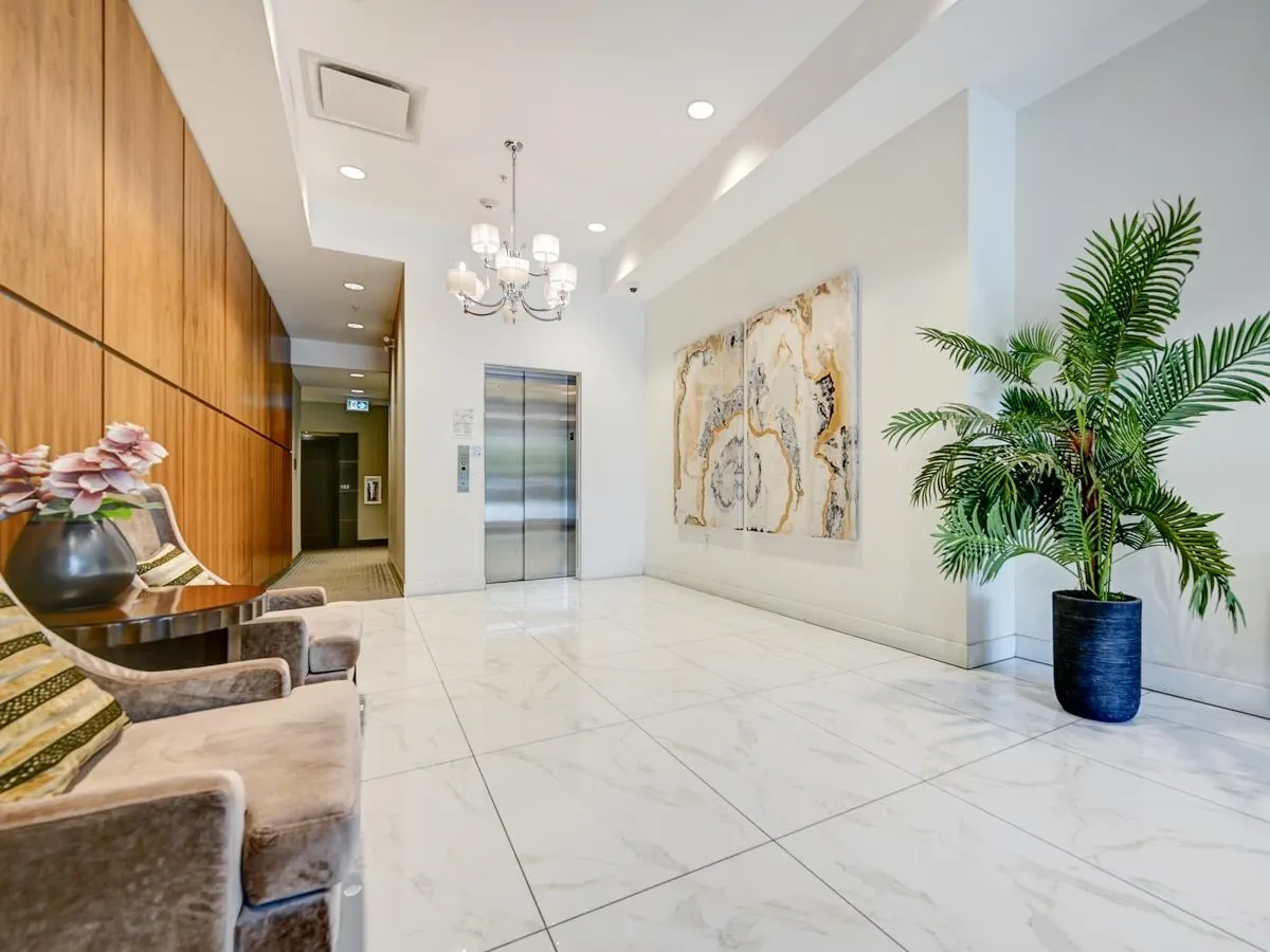 310 5325 West Boulevard