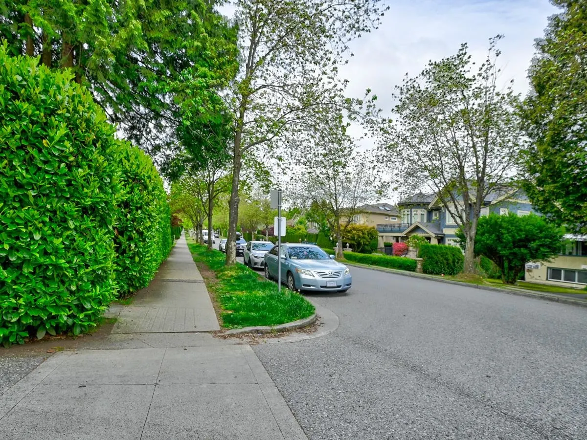 310 5325 West Boulevard