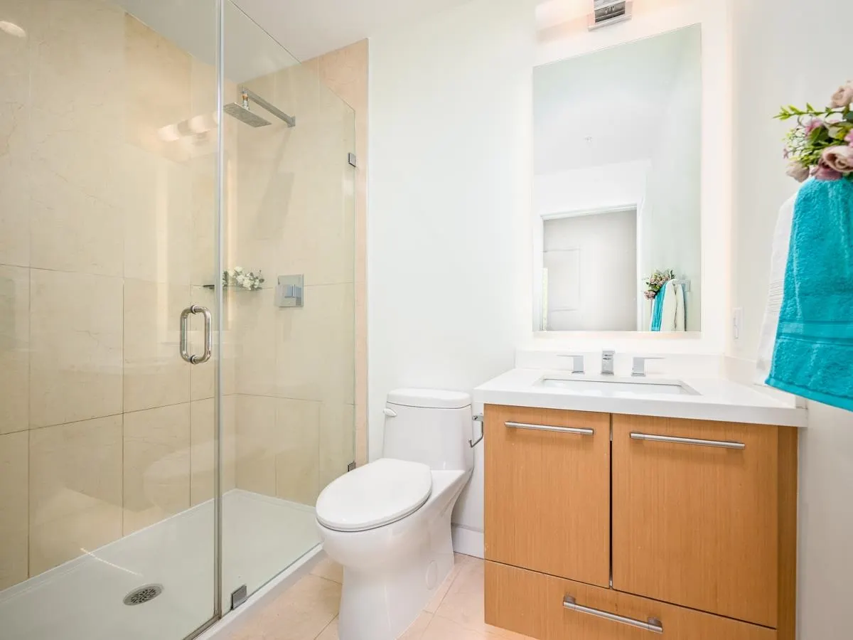 310 5325 West Boulevard