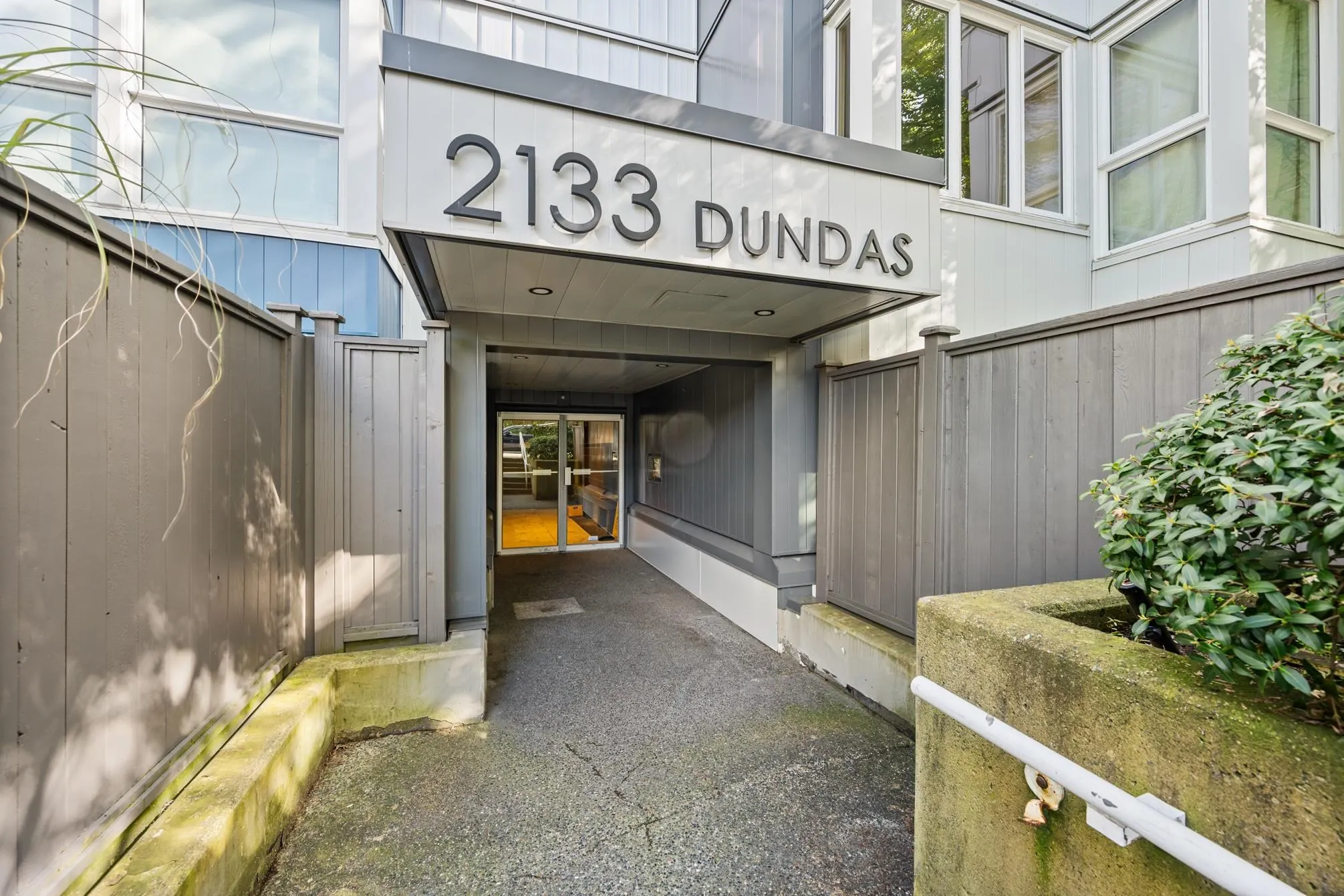 105 2133 Dundas Street