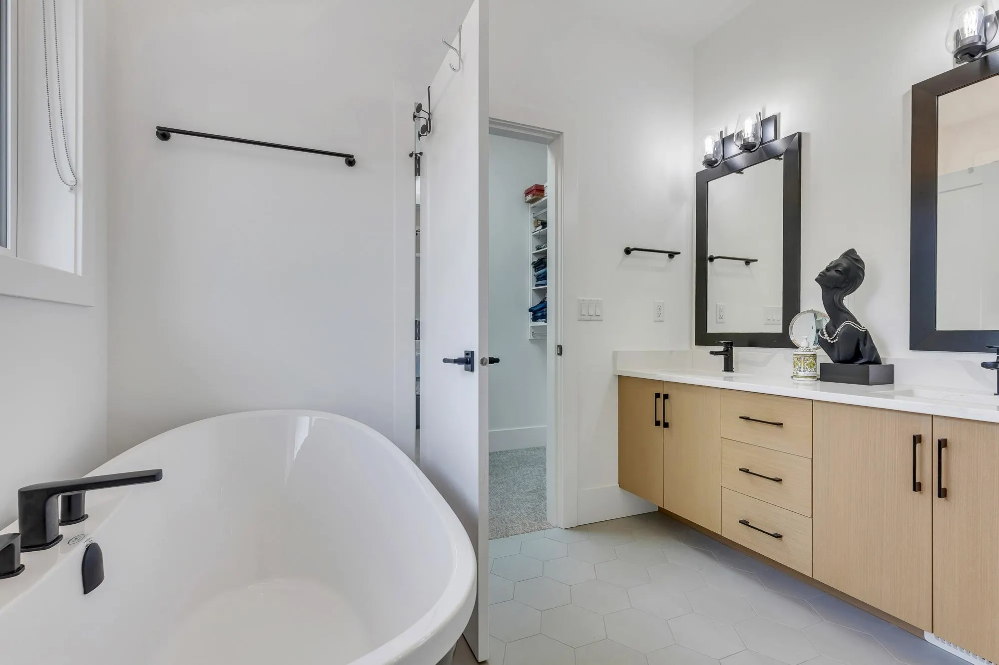 17 50778 Ledgestone Place