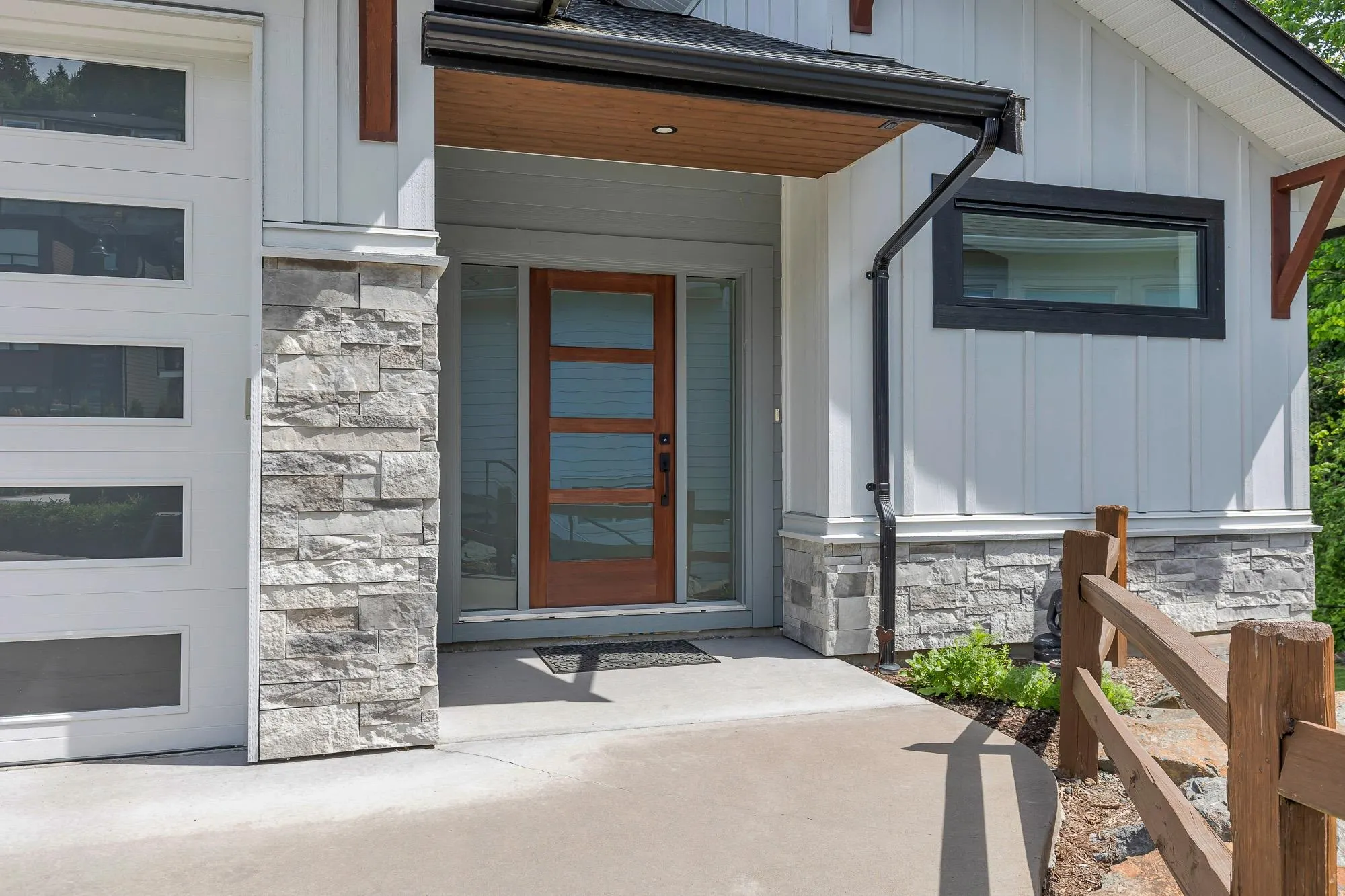 17 50778 Ledgestone Place