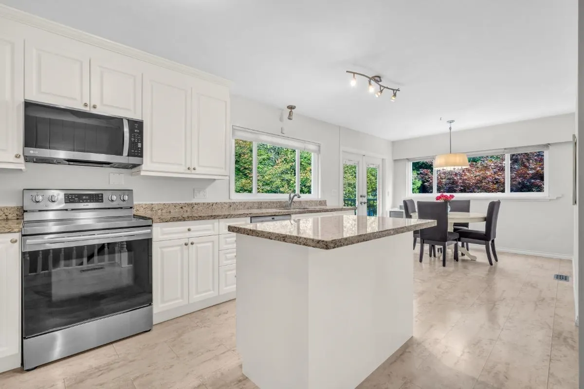 4233 Capilano Road