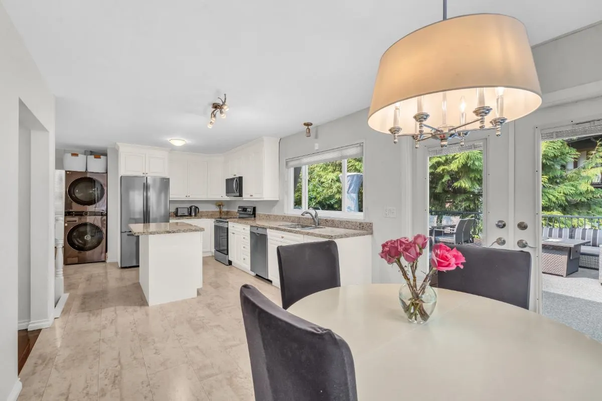 4233 Capilano Road