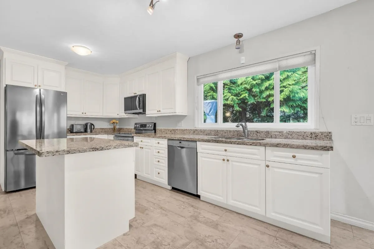 4233 Capilano Road