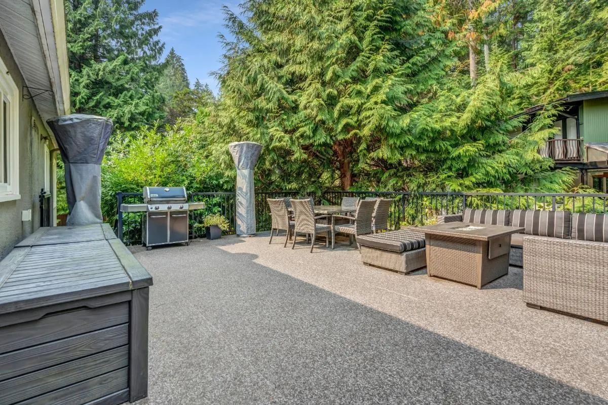 4233 Capilano Road