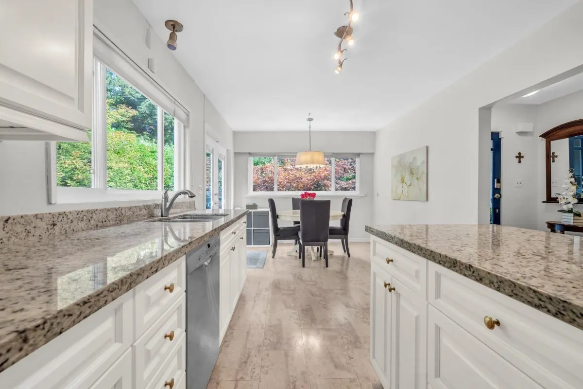 4233 Capilano Road
