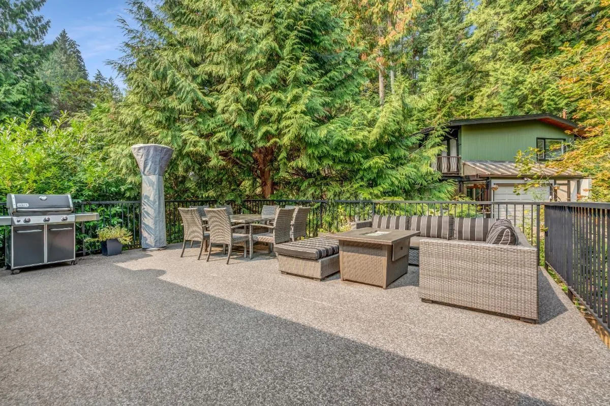 4233 Capilano Road