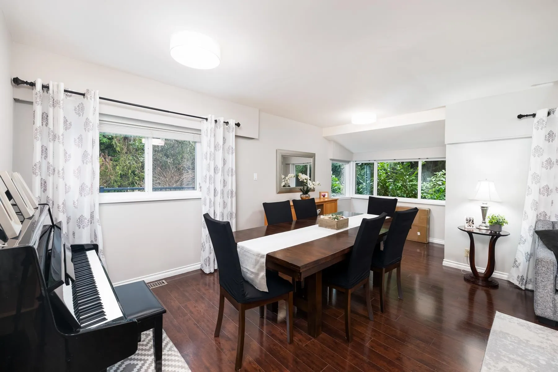 4233 Capilano Road