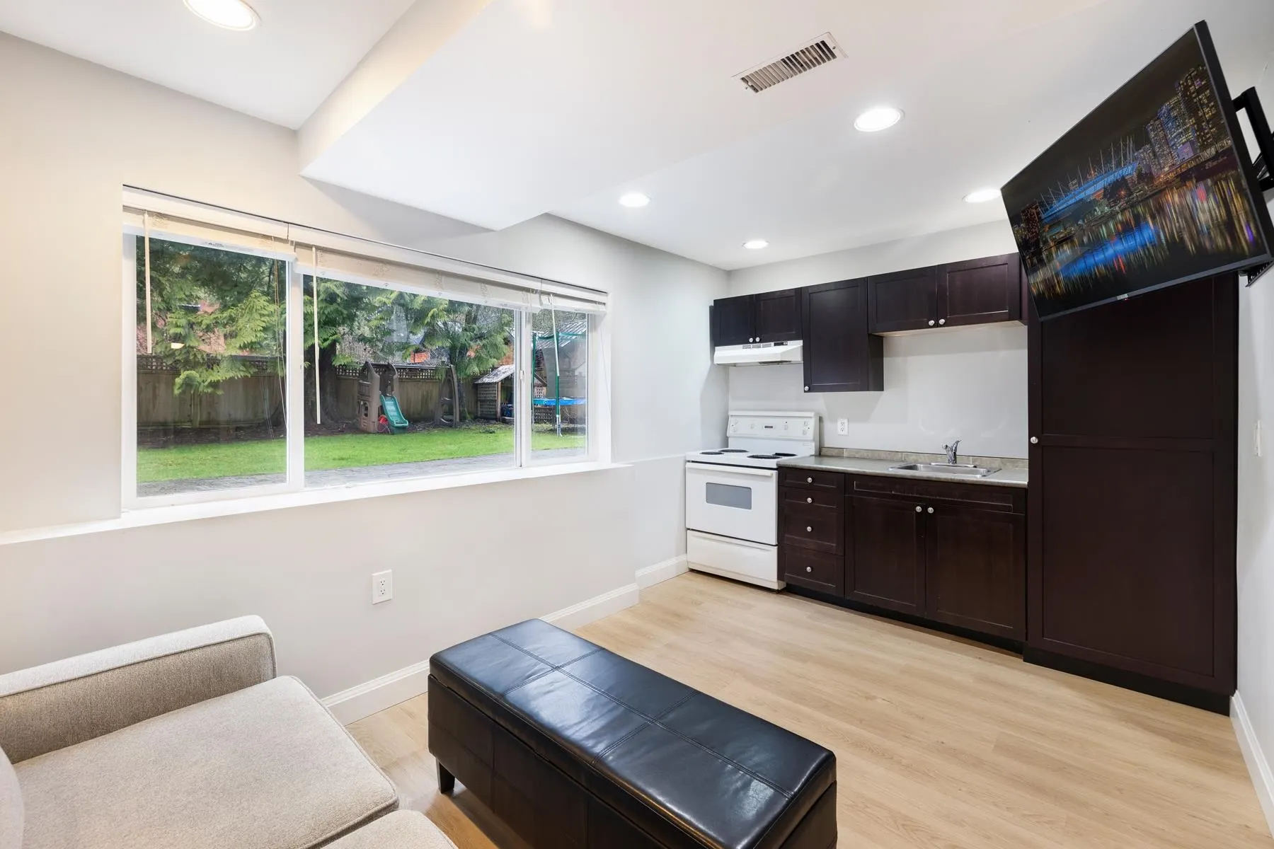 4233 Capilano Road