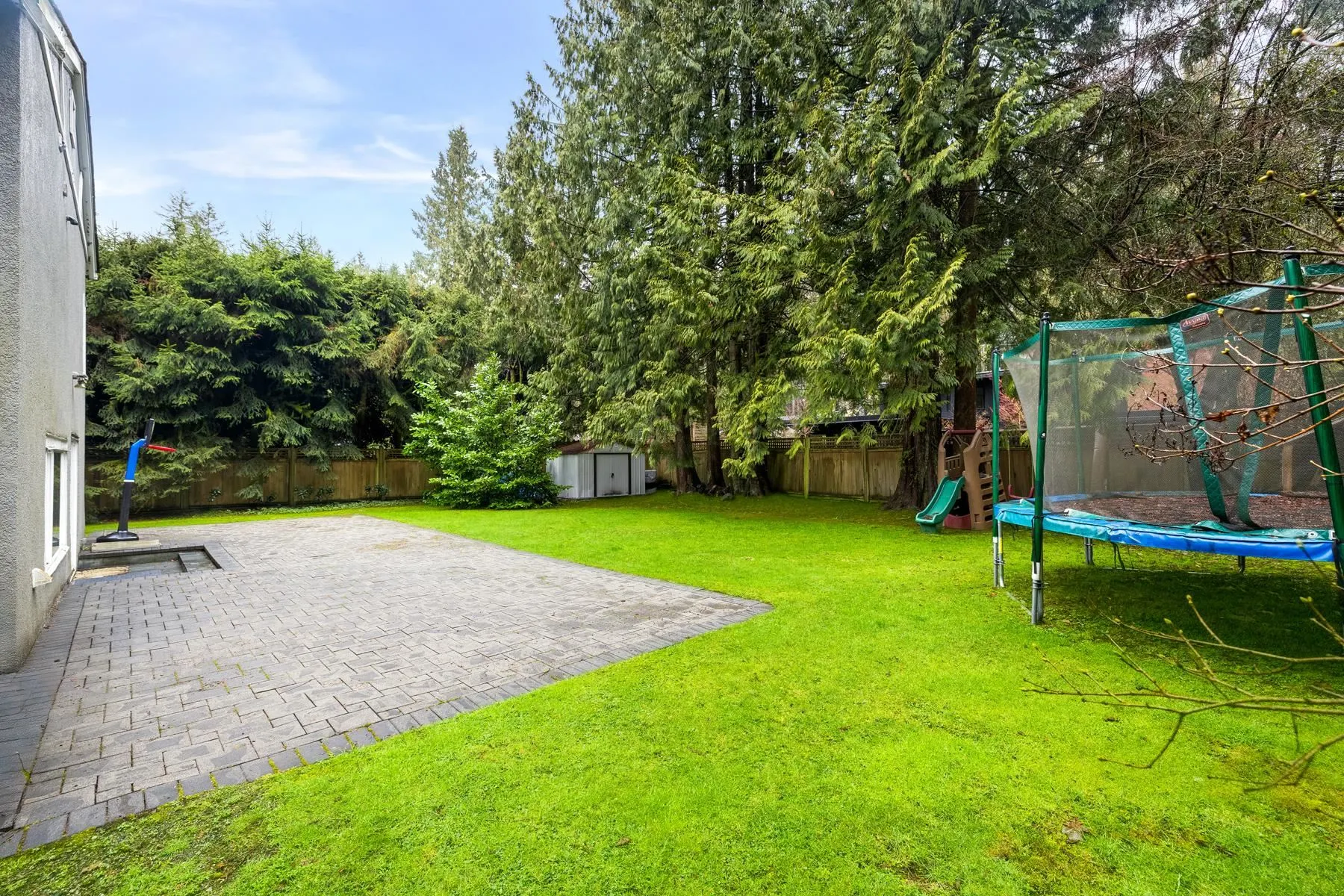 4233 Capilano Road
