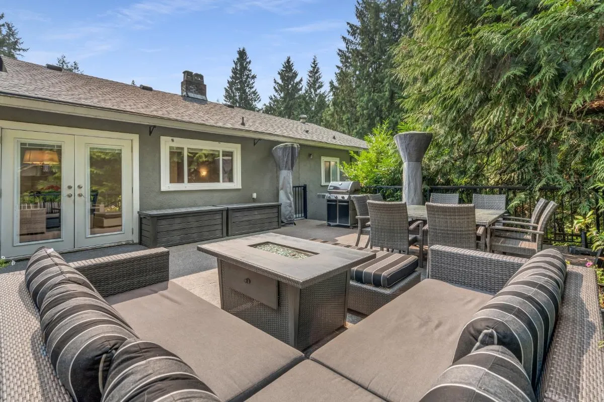 4233 Capilano Road