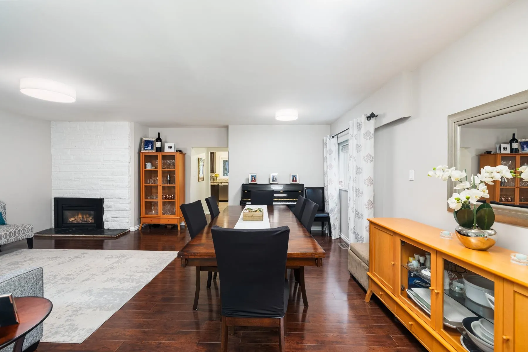 4233 Capilano Road