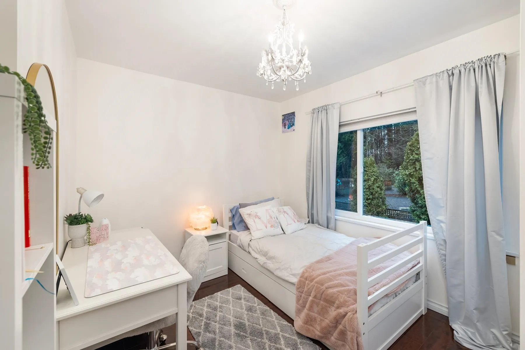 4233 Capilano Road