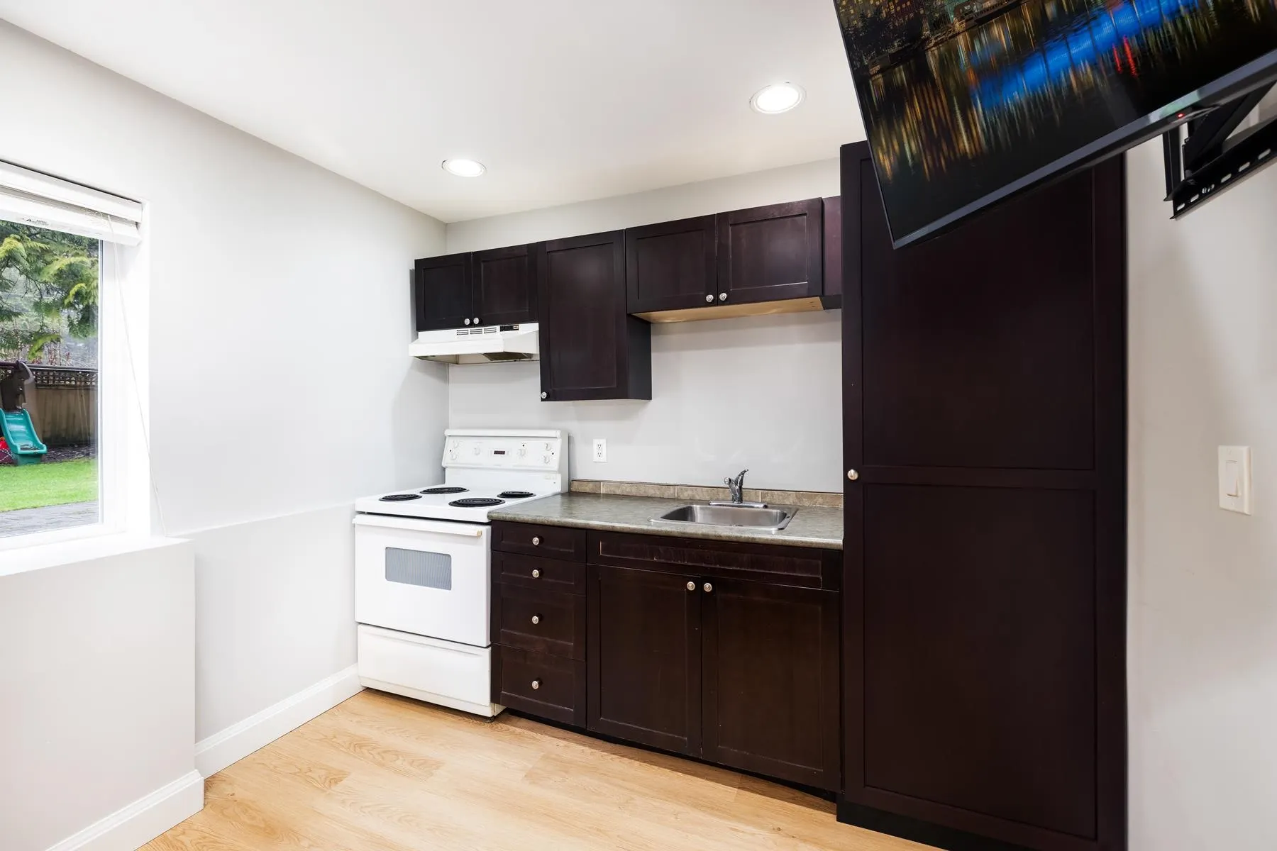 4233 Capilano Road