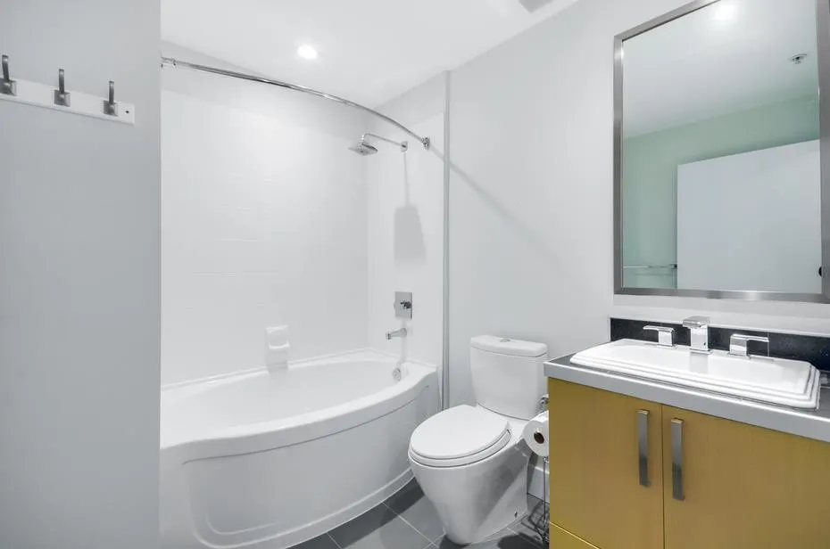 305 5779 Birney Avenue