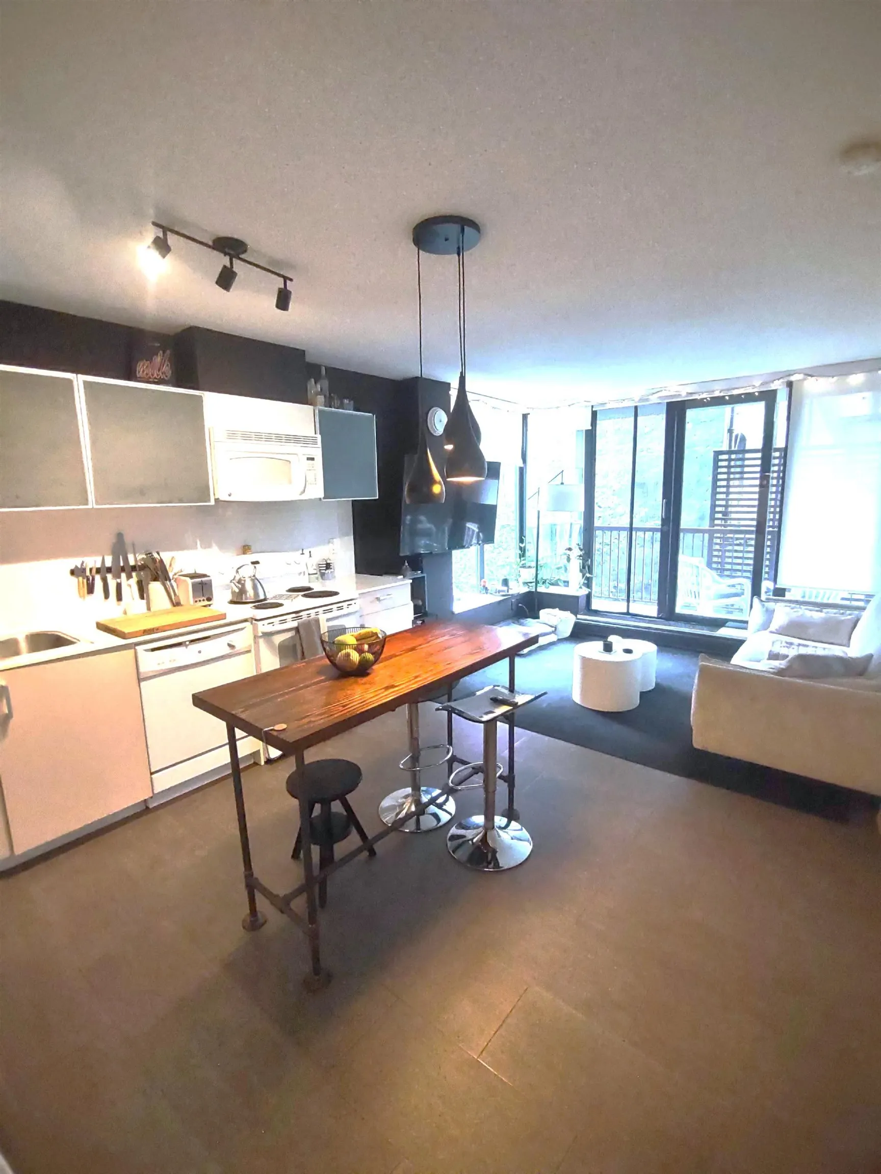 505 66 W Cordova Street
