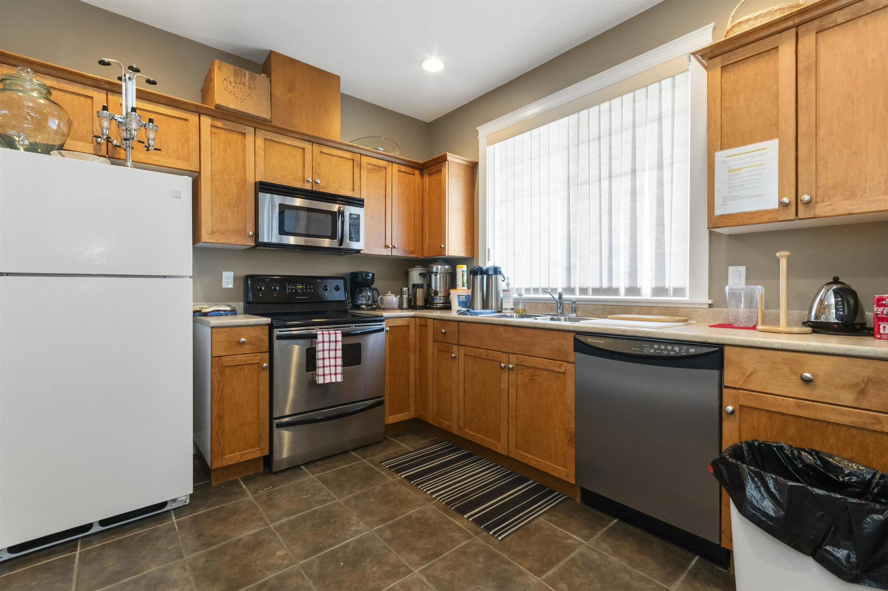 76 8590 Sunrise Drive