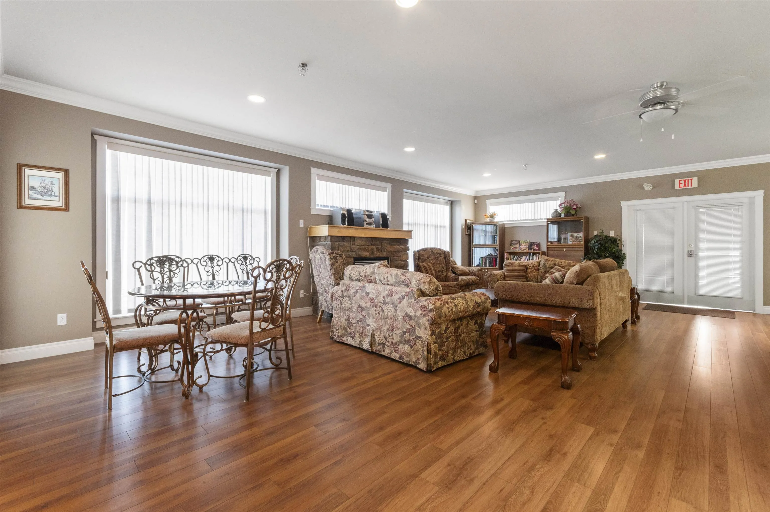 76 8590 Sunrise Drive