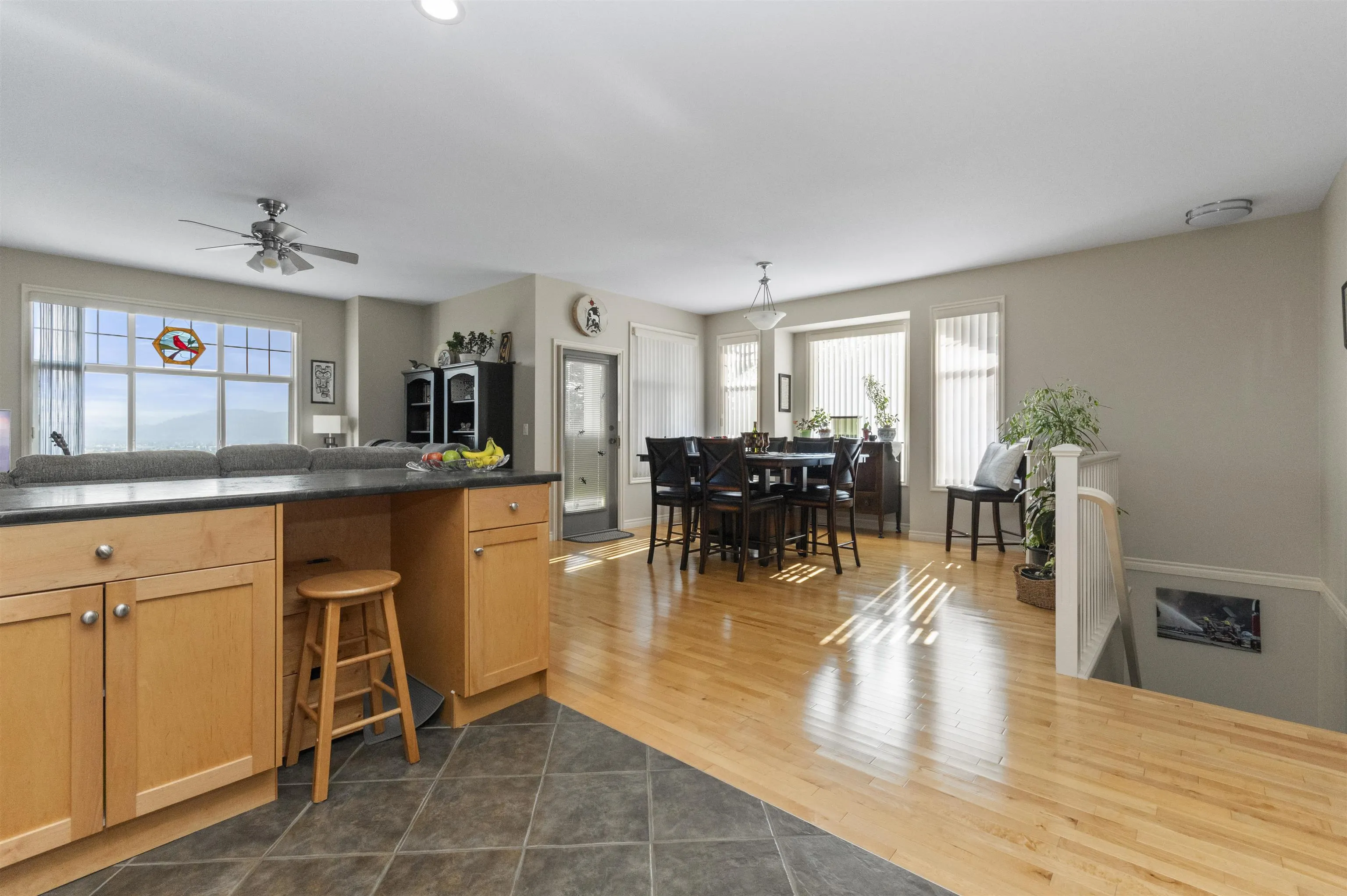 76 8590 Sunrise Drive
