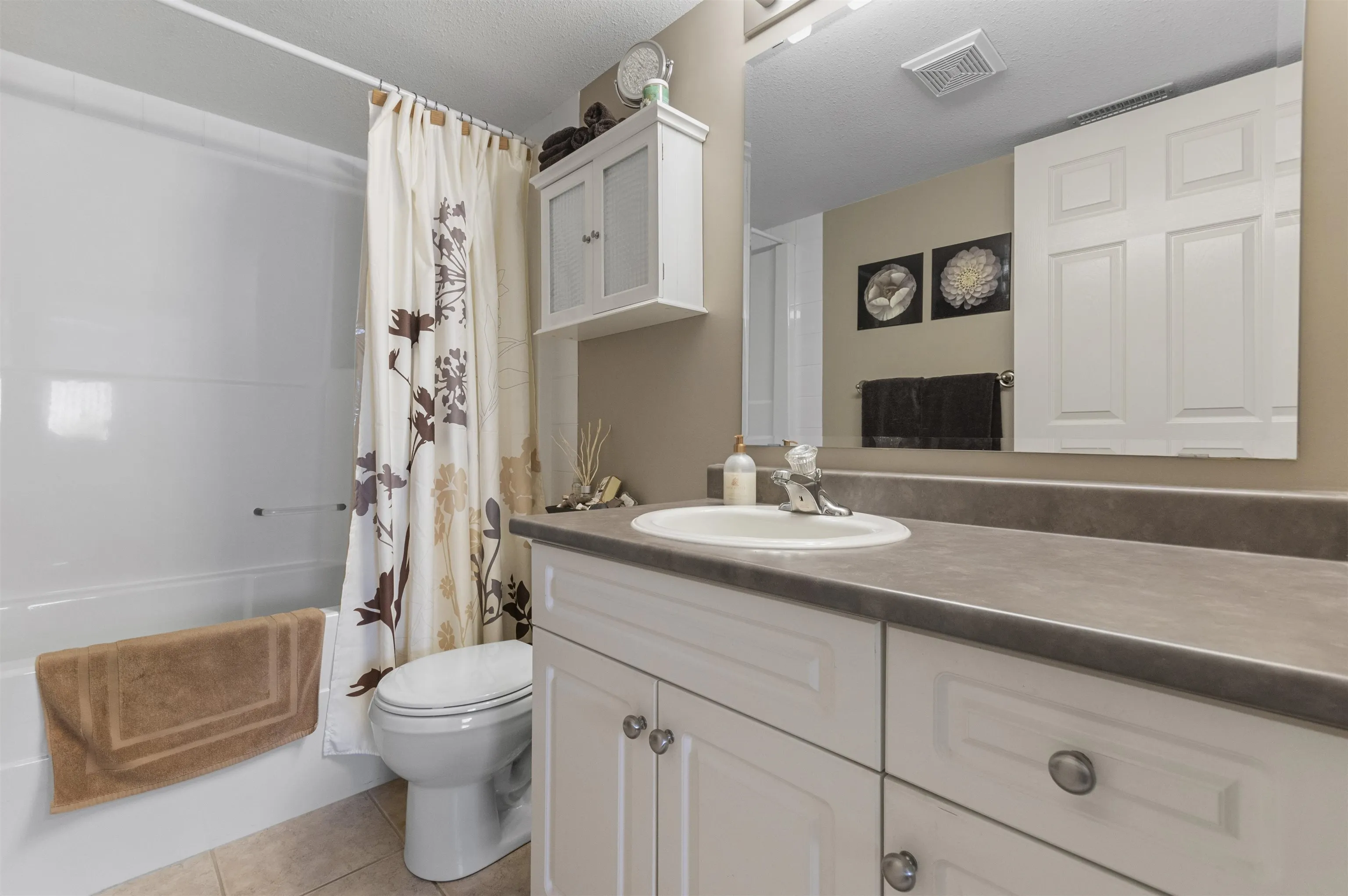 76 8590 Sunrise Drive