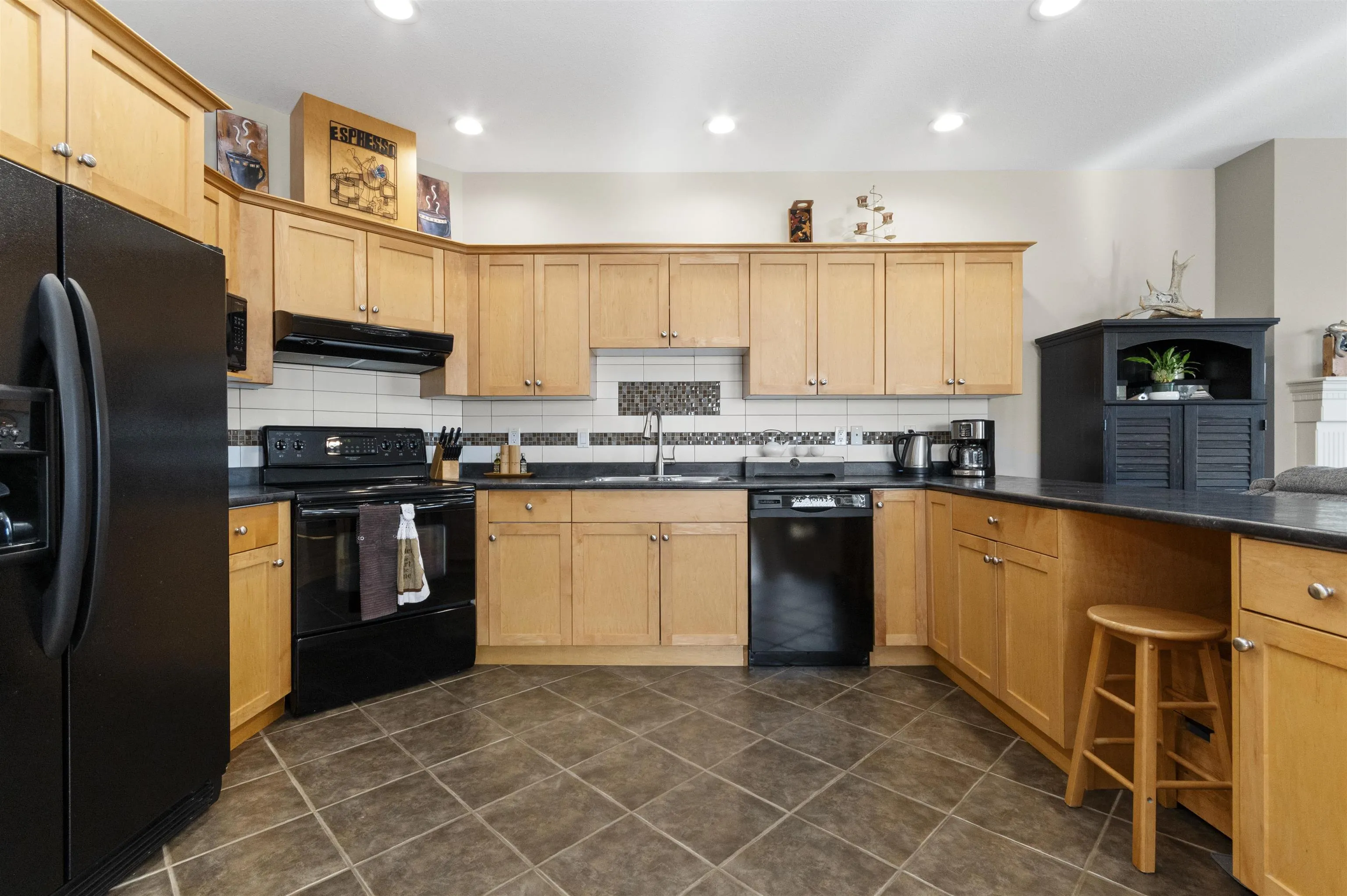 76 8590 Sunrise Drive