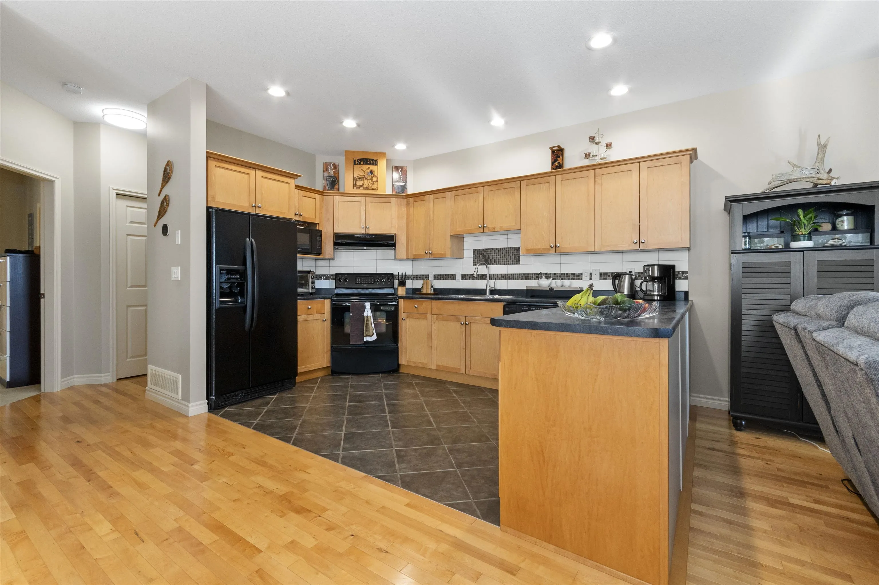 76 8590 Sunrise Drive