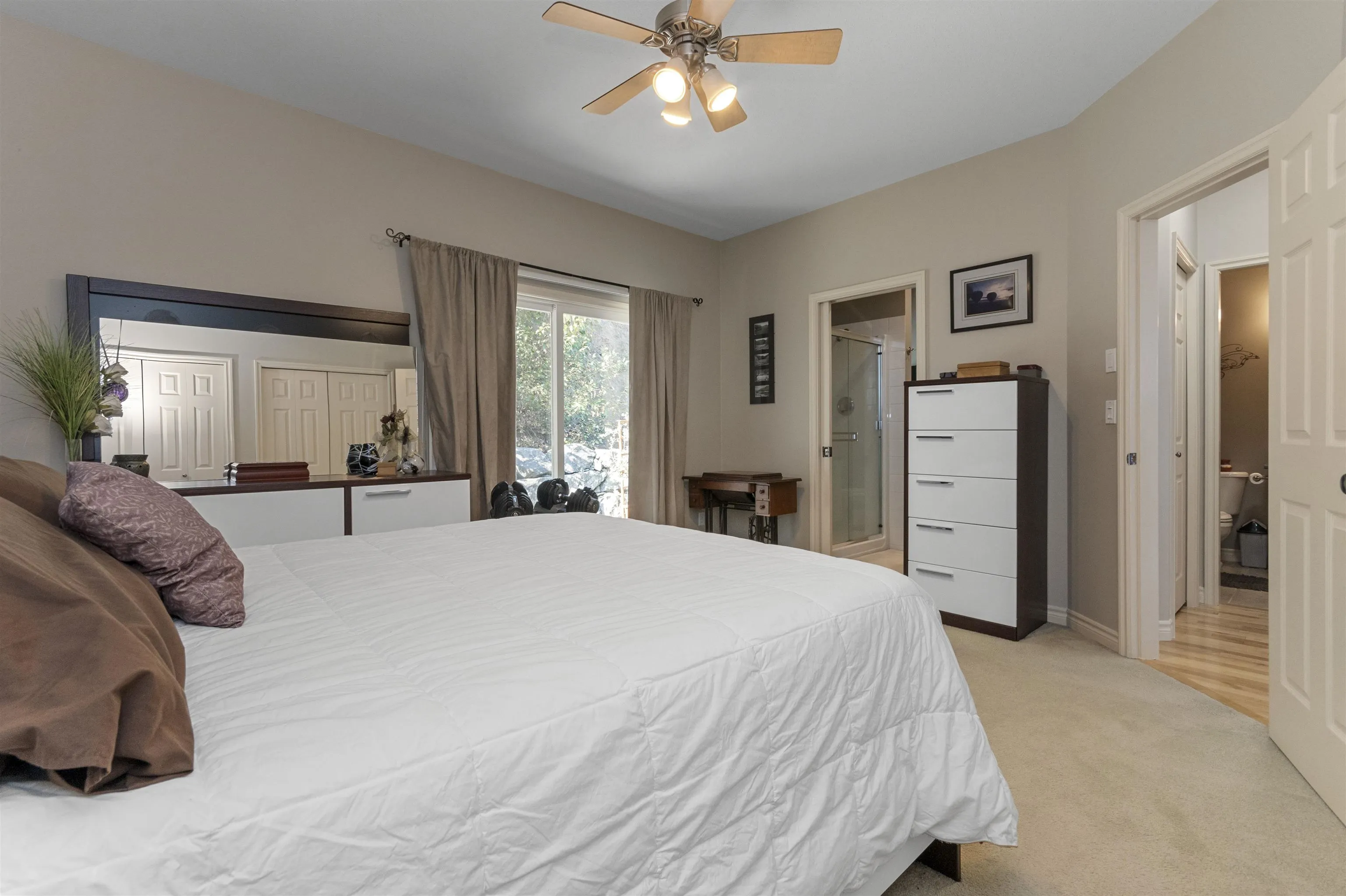 76 8590 Sunrise Drive