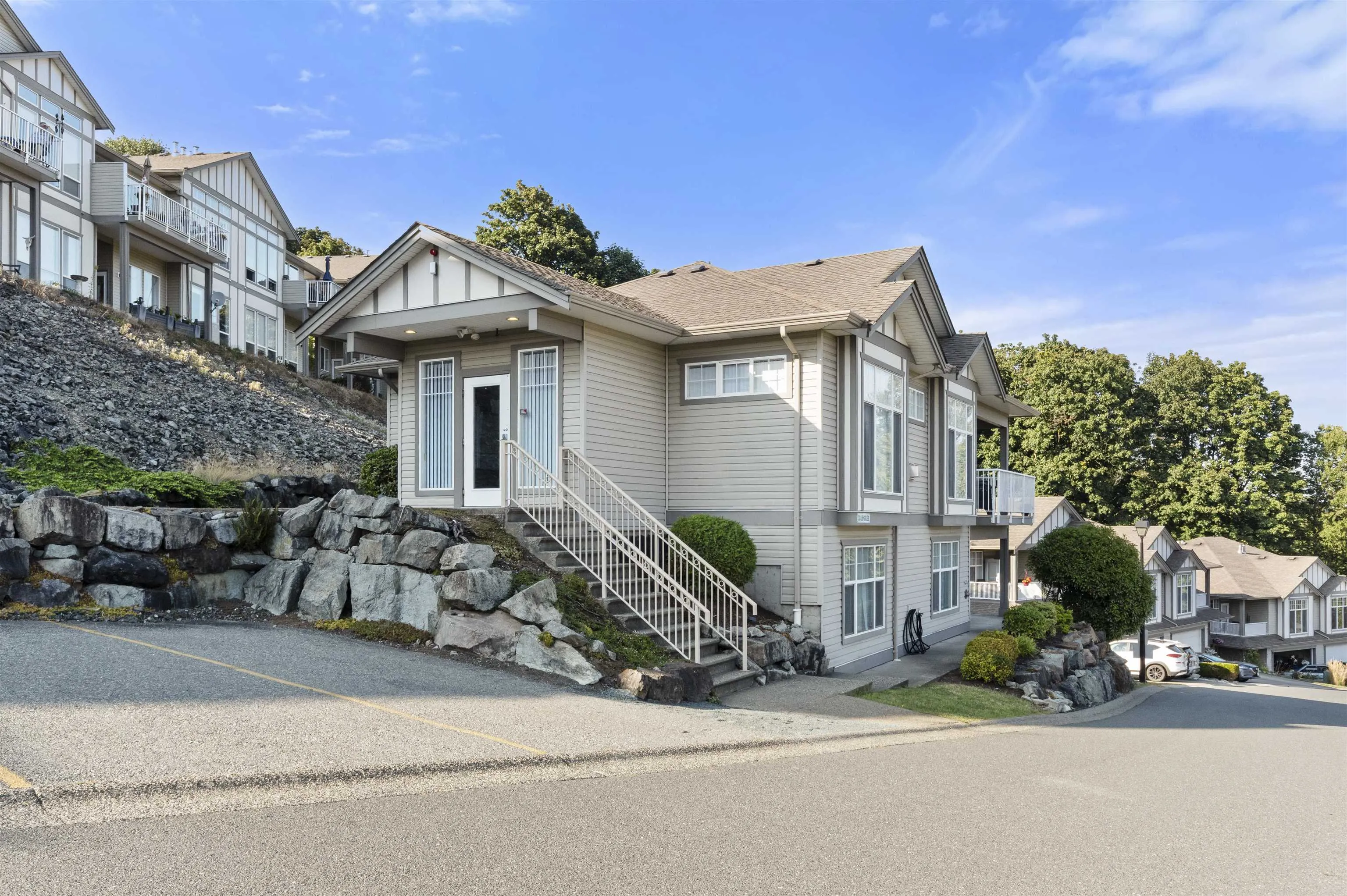 76 8590 Sunrise Drive
