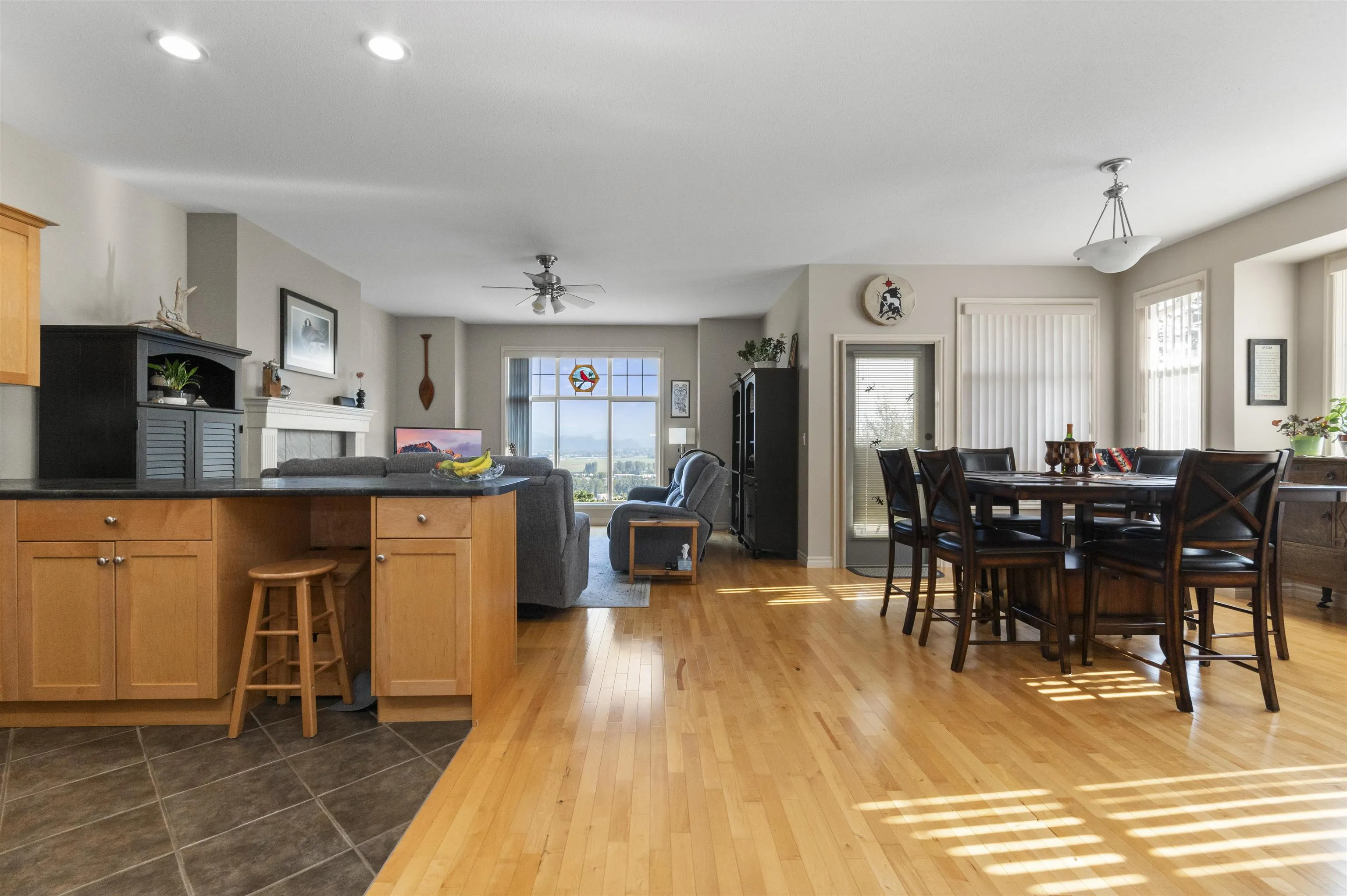 76 8590 Sunrise Drive