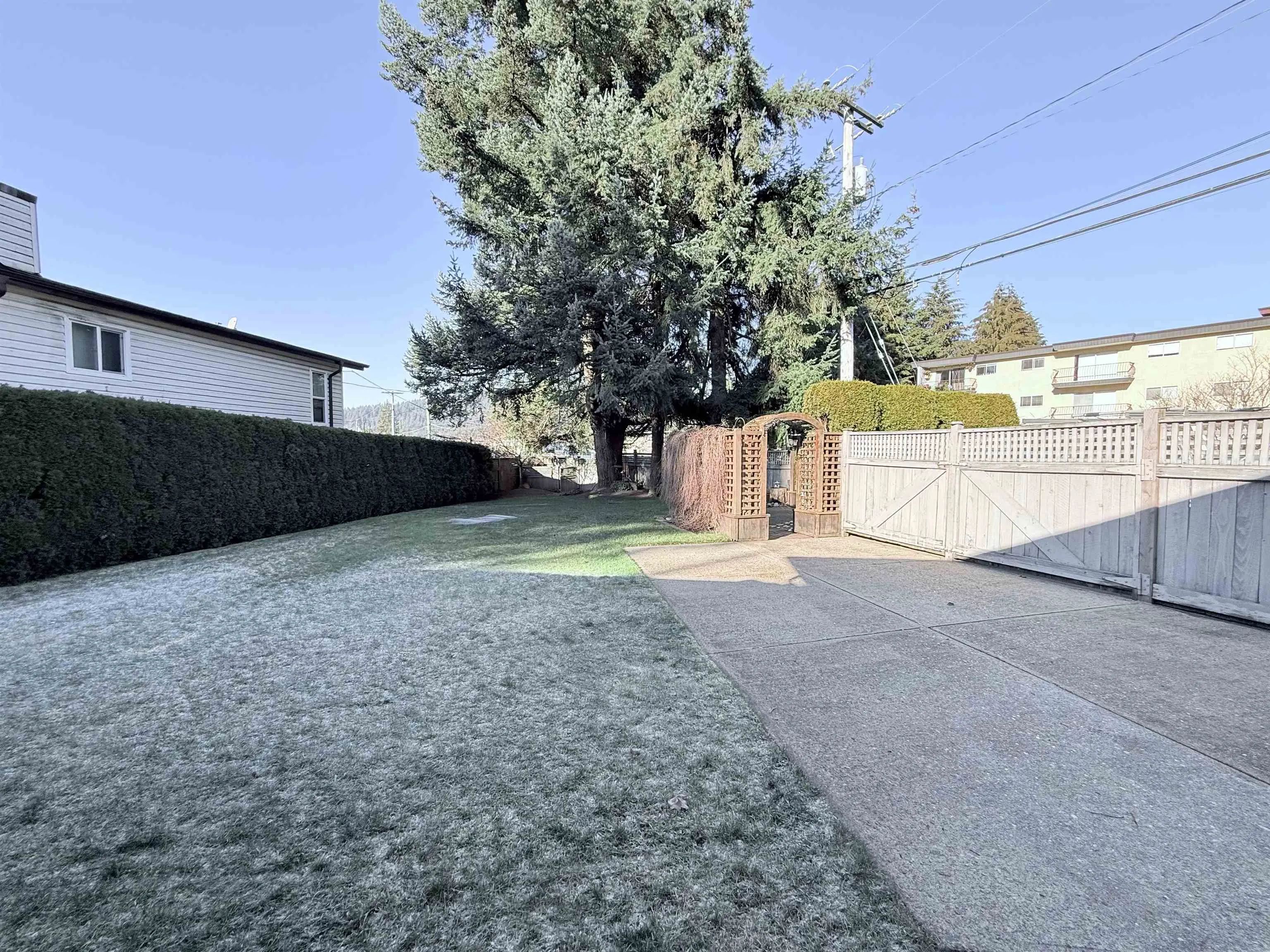 680 Thompson Avenue