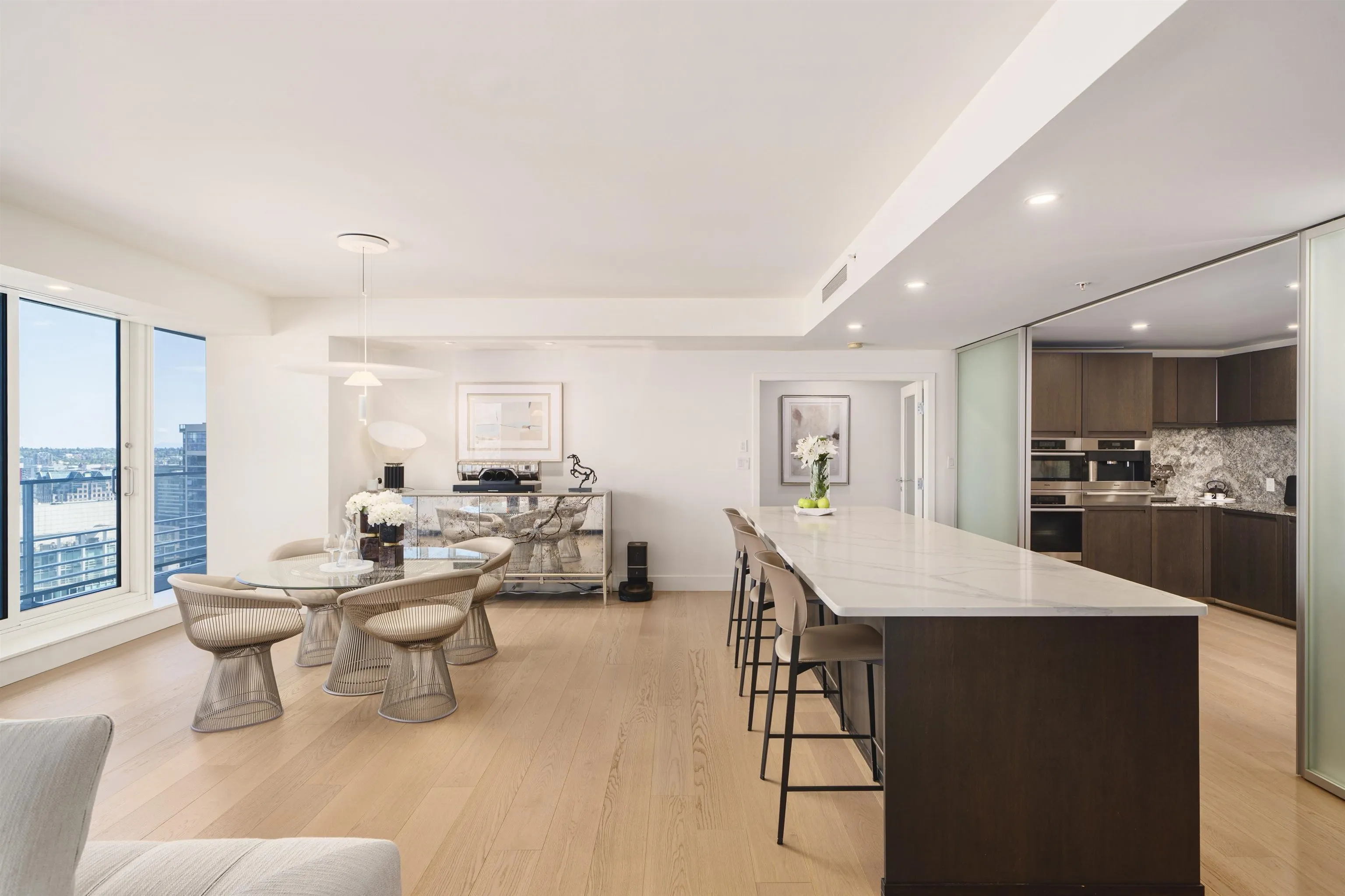 4102 1011 W Cordova Street