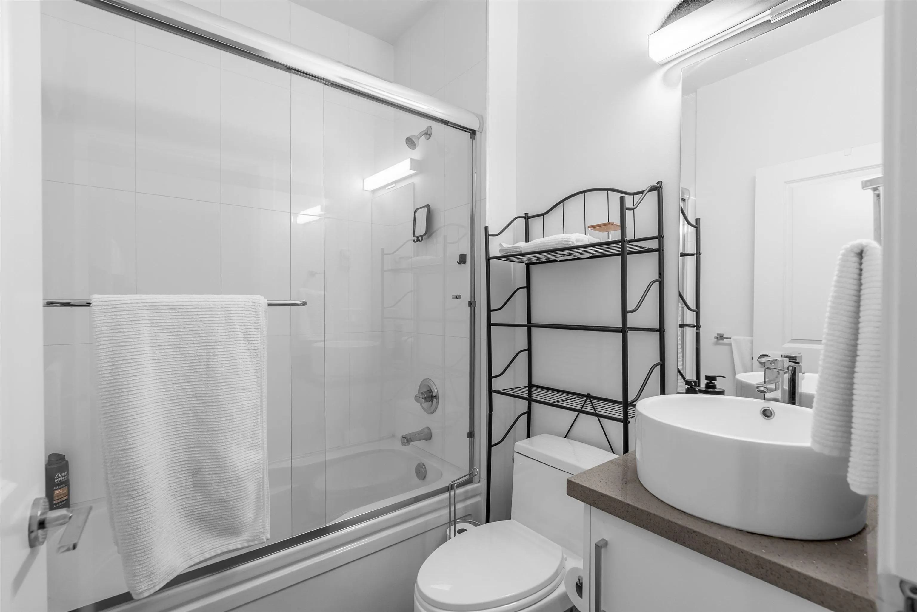 204 2389 Hawthorne Avenue